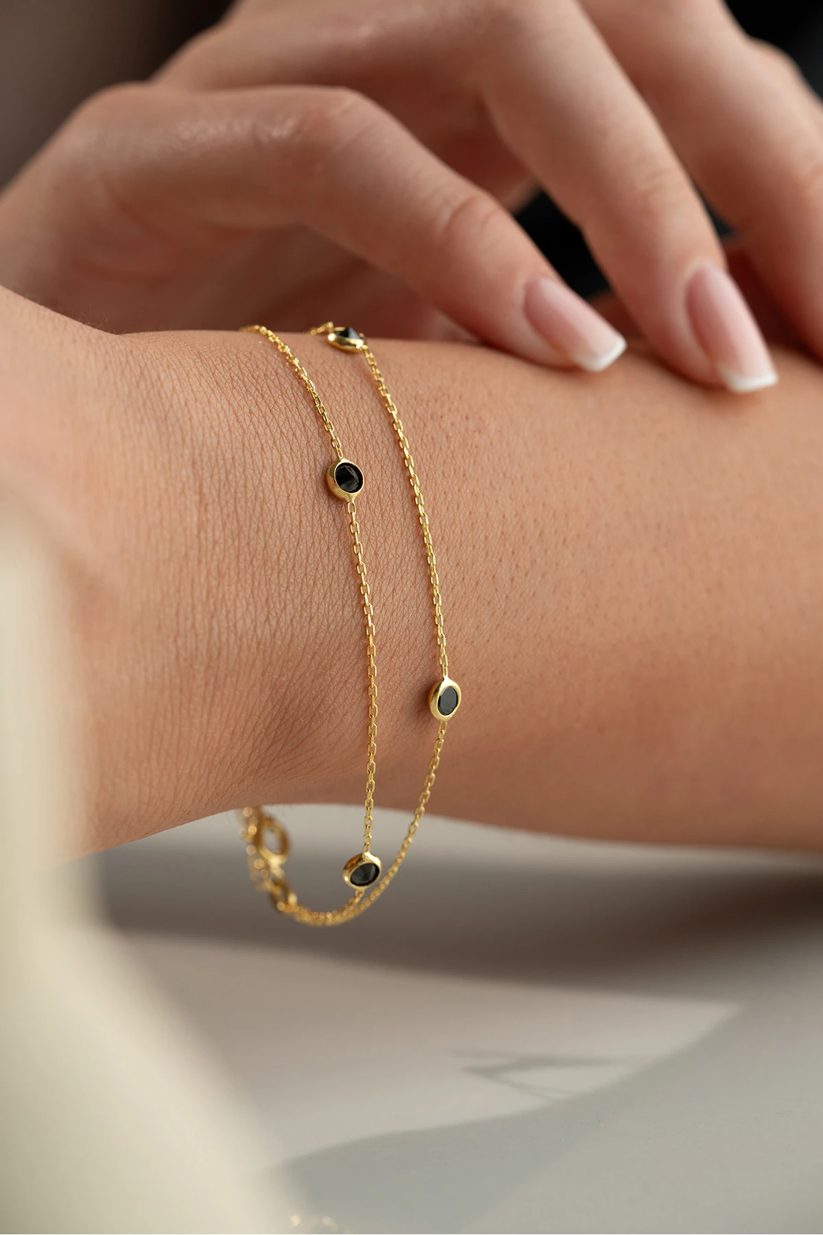 Gümüş Siyah Taşlı Bileklik