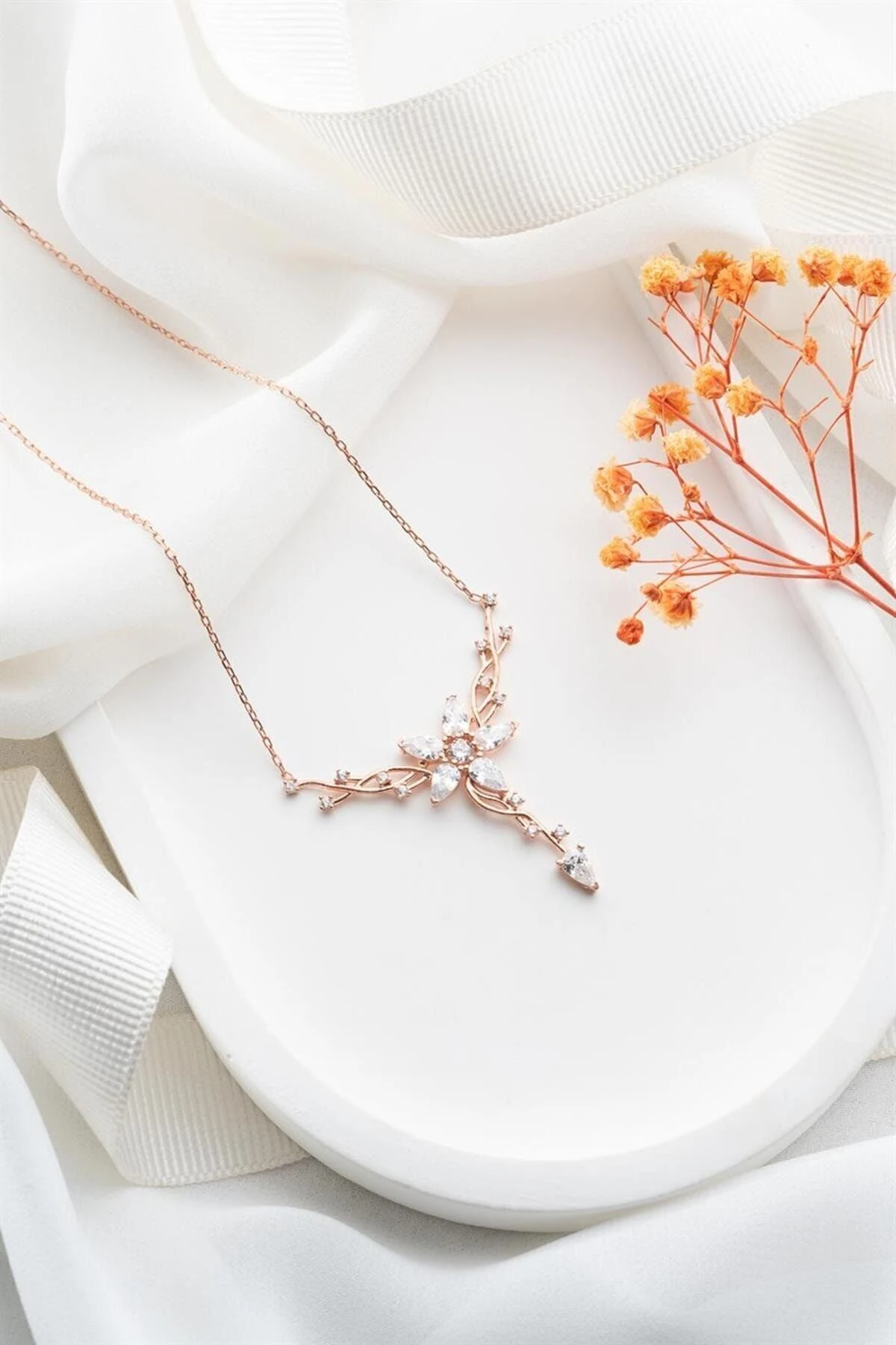 Lotus Çiçeği Sarmaşık Gümüş Kolye