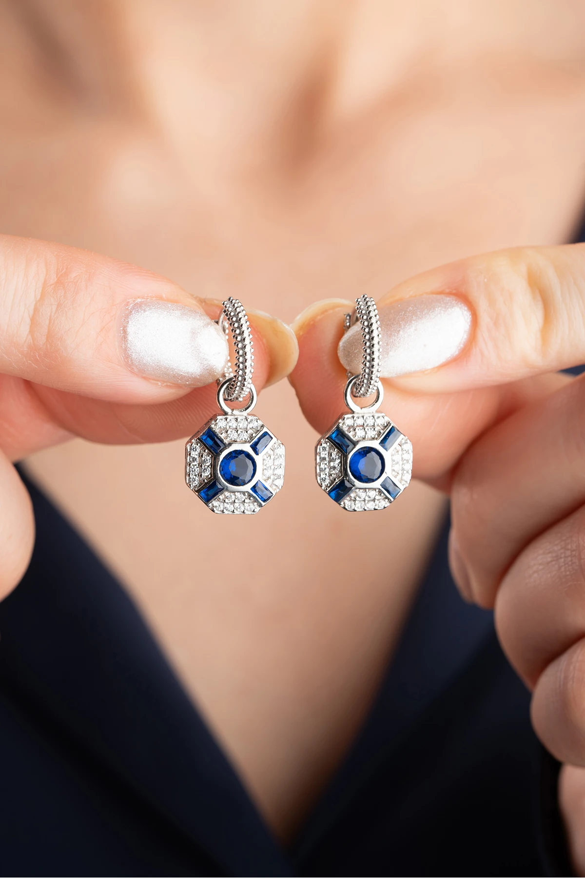 Gümüş Safir Taşlı Trend Küpe