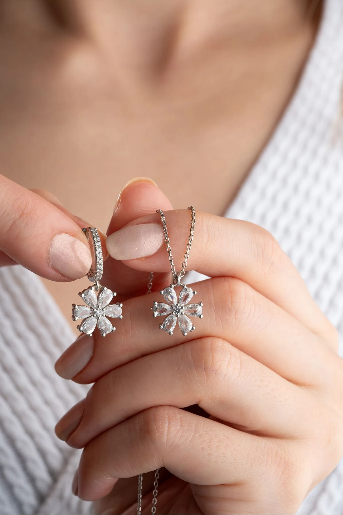 Gümüş Beyaz Lotus Çiçeği Kolye Küpe Seti