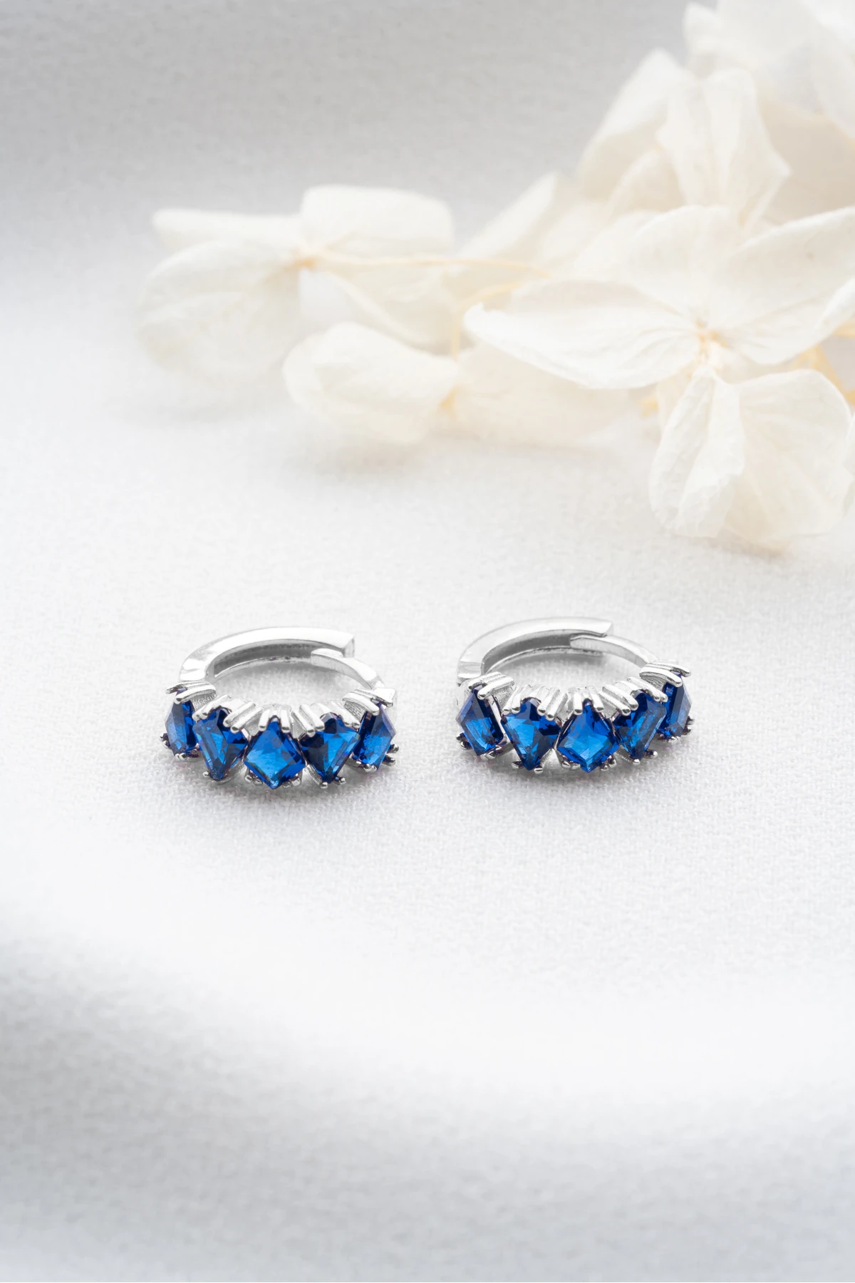 Gümüş Safir Baget Taşlı Halka Küpe