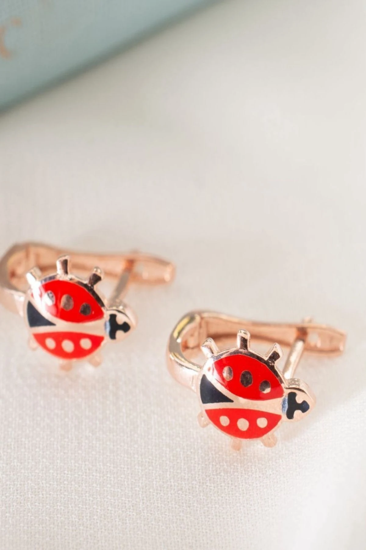 Gümüş Rose Uğurböceği Çocuk Küpesi