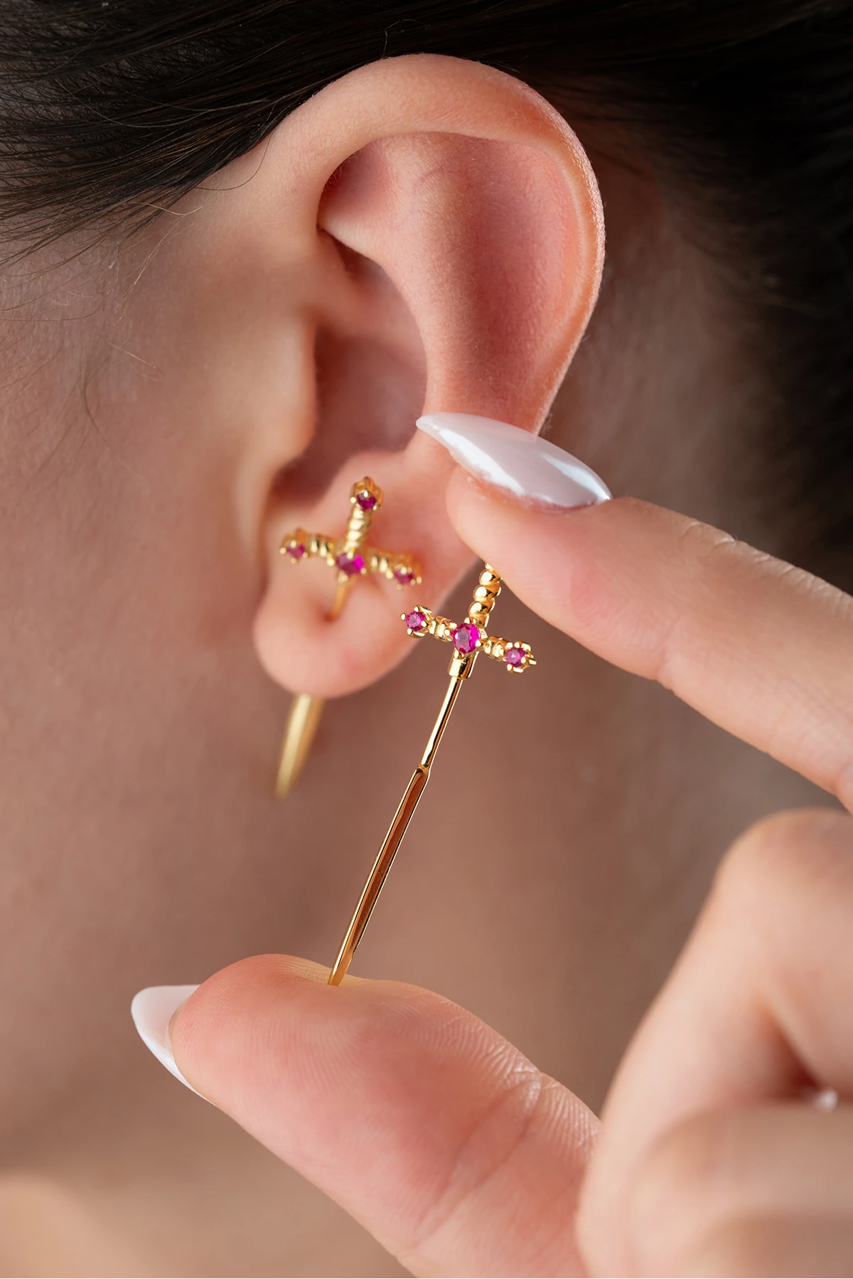 Gümüş Pembe Taşlı Kılıç Küpe