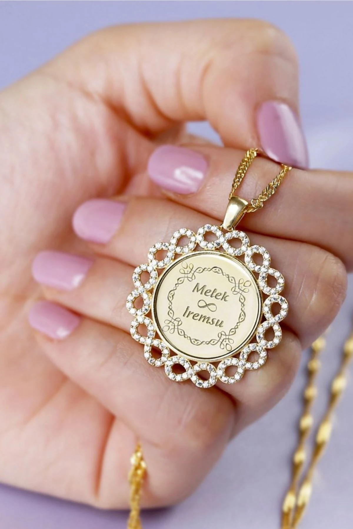 Gümüş Sonsuzluk Çerçeveli Isimli Plaka Kolye