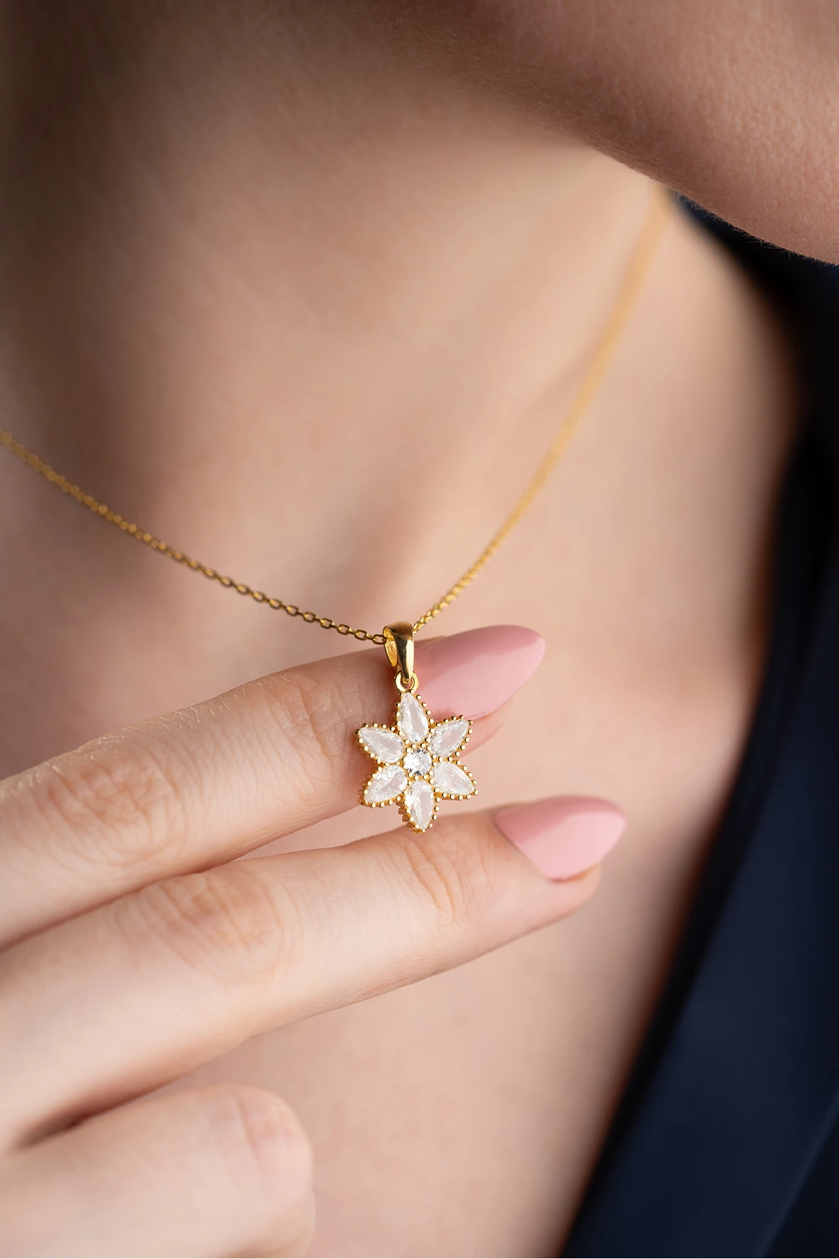 Gümüş Işıklı Kutuda Nergis Çiçeği Kolye