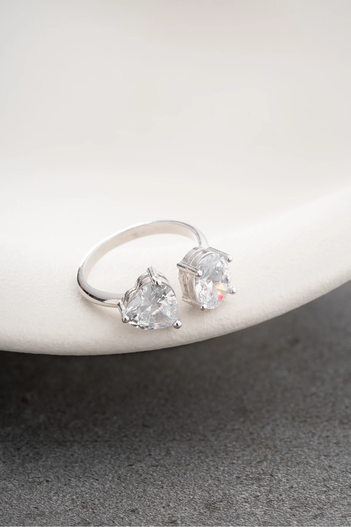 Gümüş Taşlı Model Yüzük