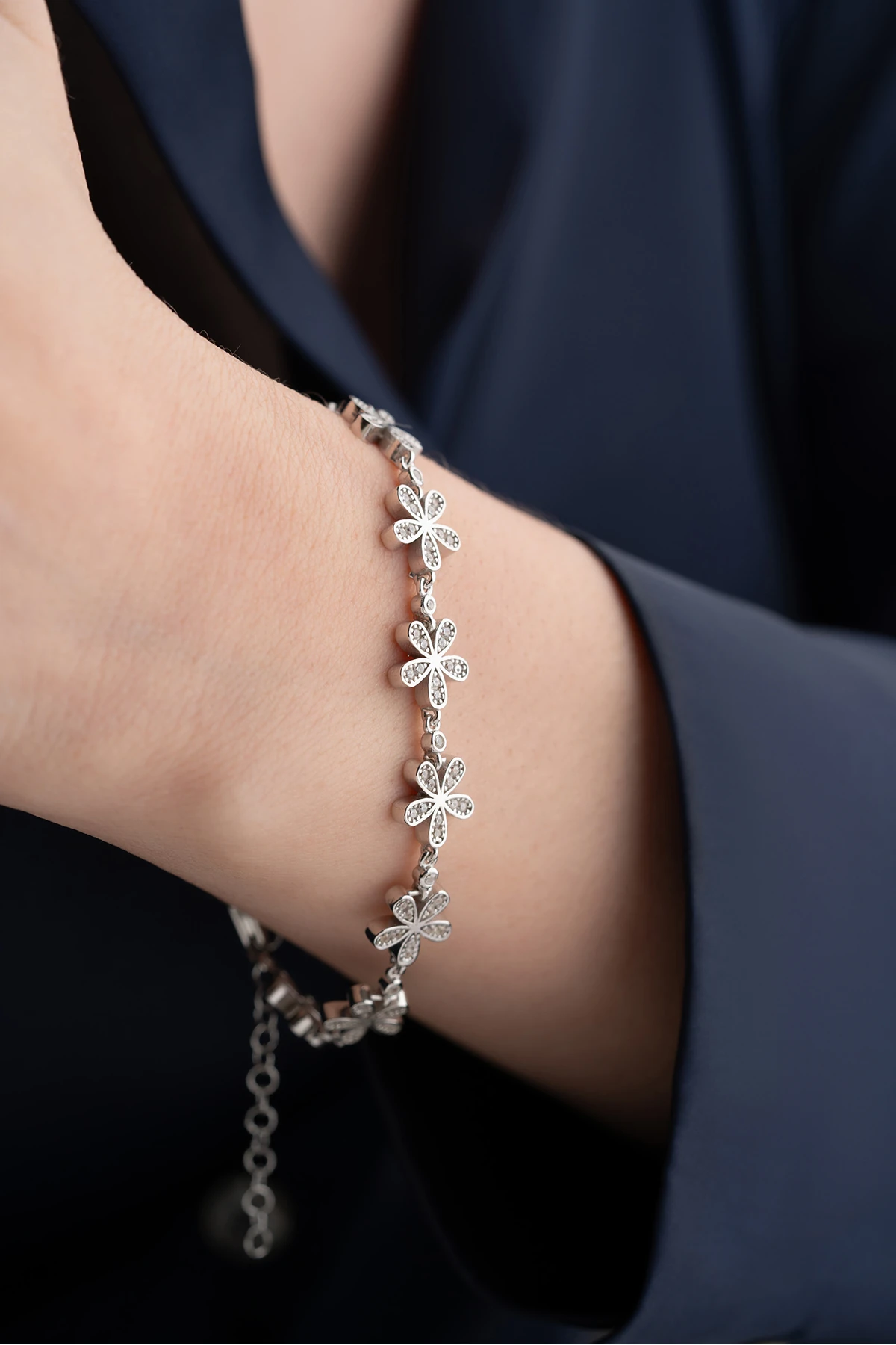 Gümüş Zirkon Taşlı Papatya Bileklik