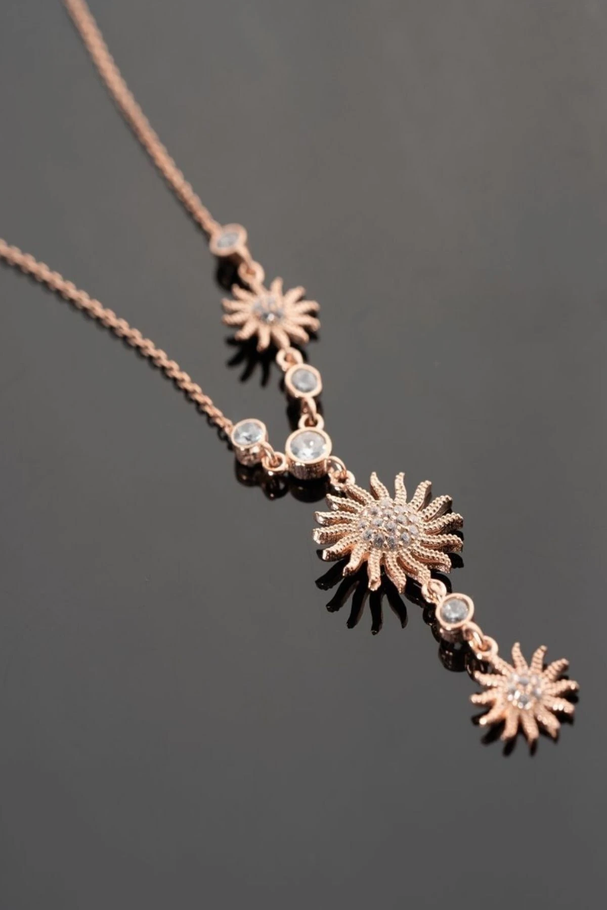 Gümüş Akışlı Güneş Kolye