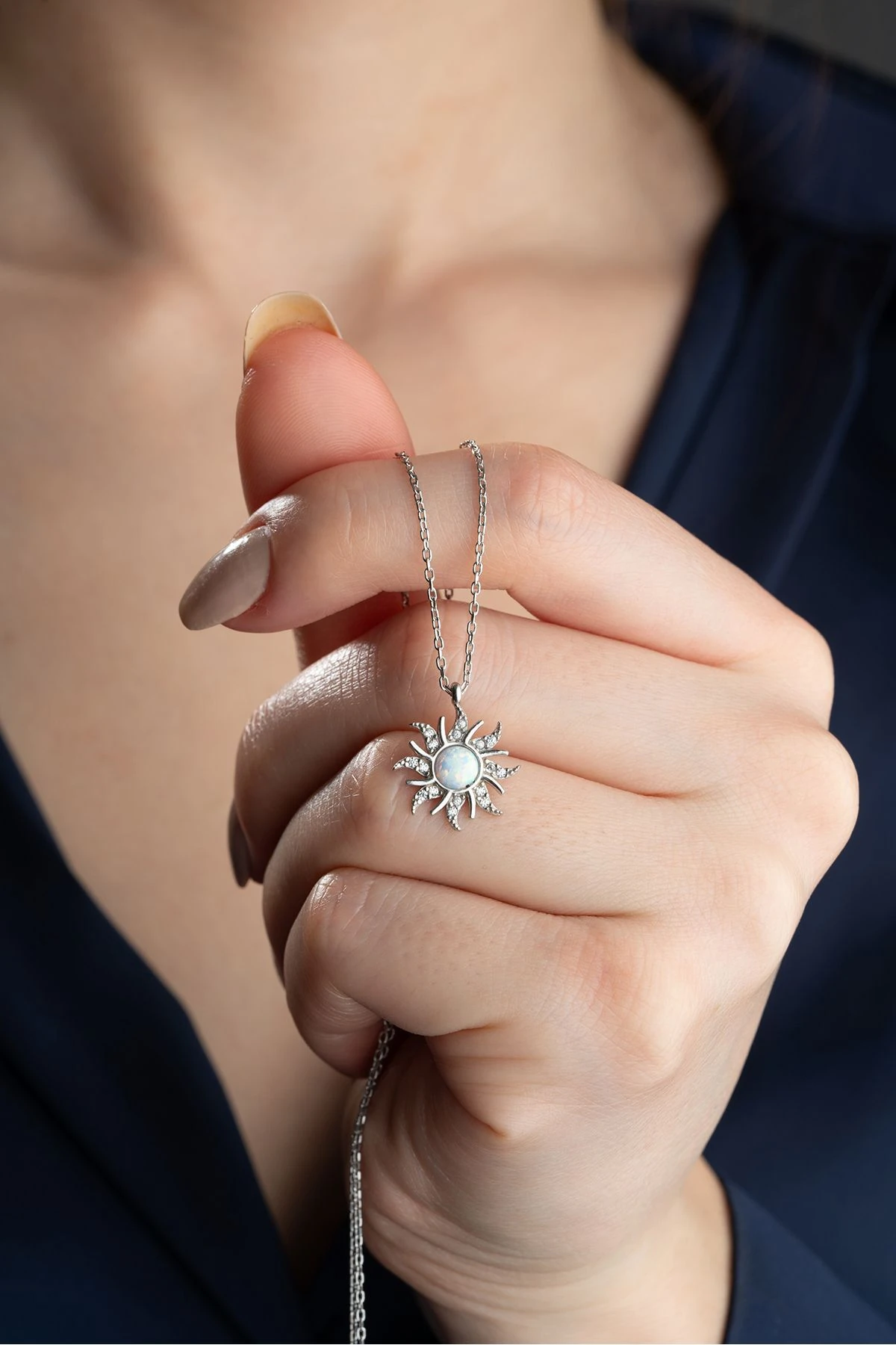 Opal Taşlı Güneş Gümüş Kolye