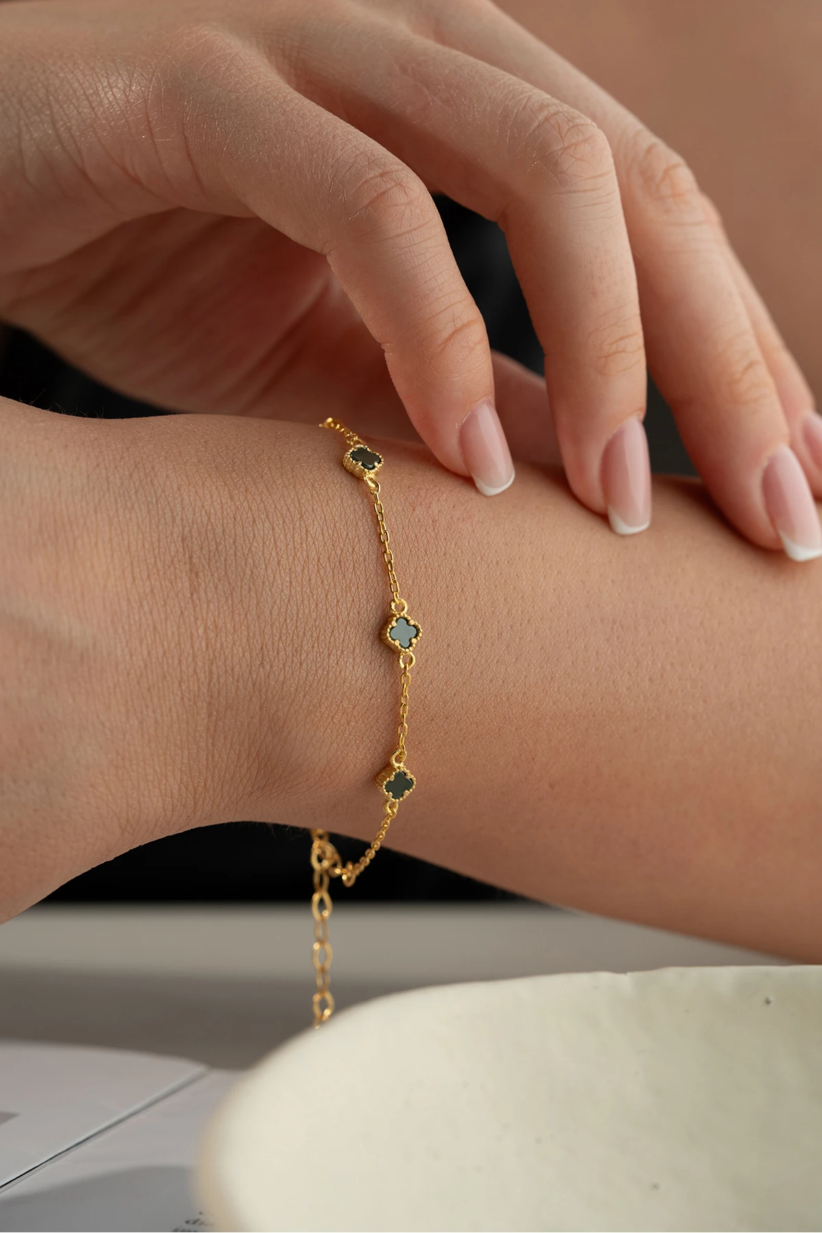 Gümüş Siyah Taşlı Yonca Bileklik