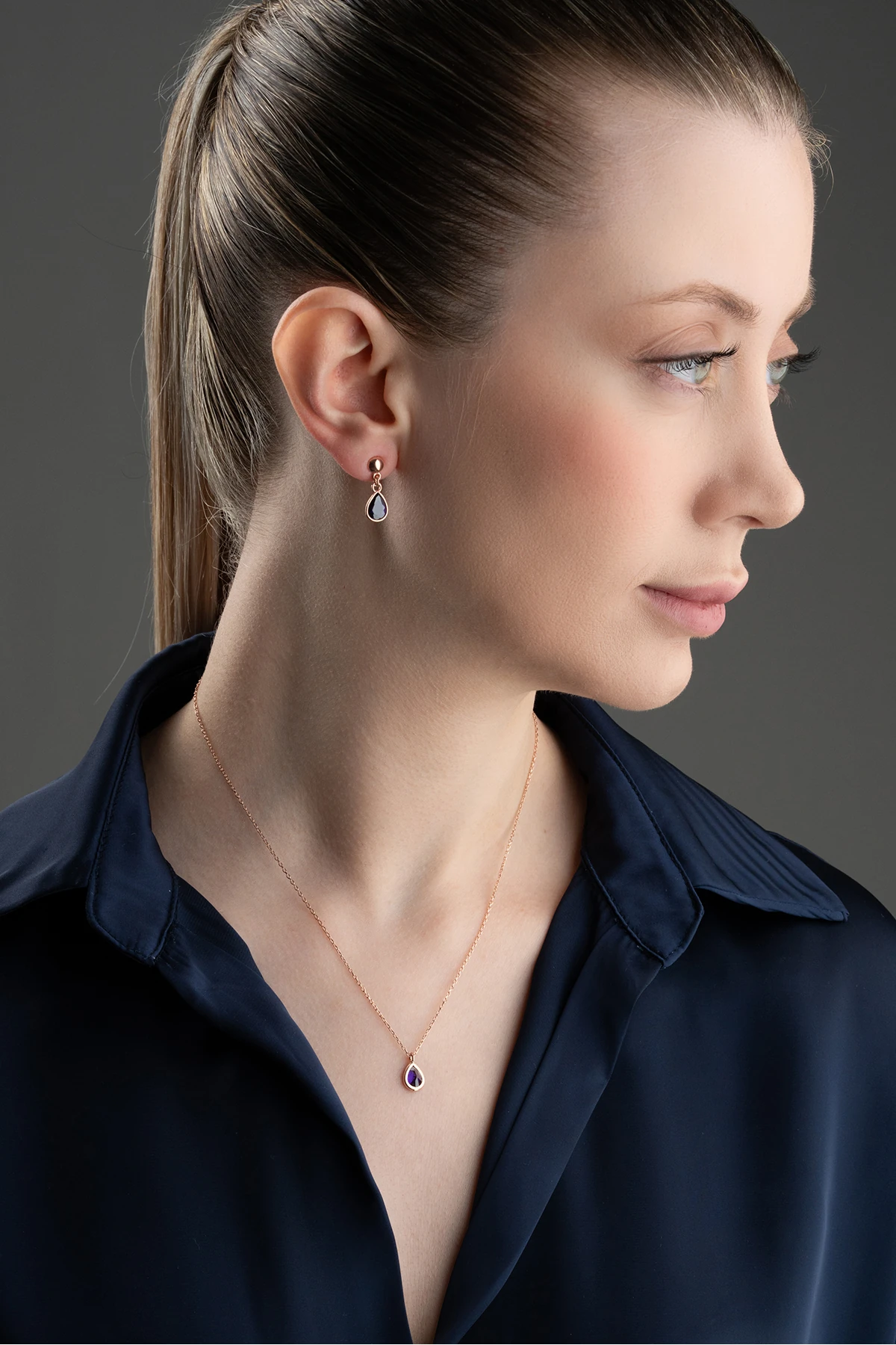 Gümüş Işıklı Kutuda Amatis Taşlı Damla Takı Seti