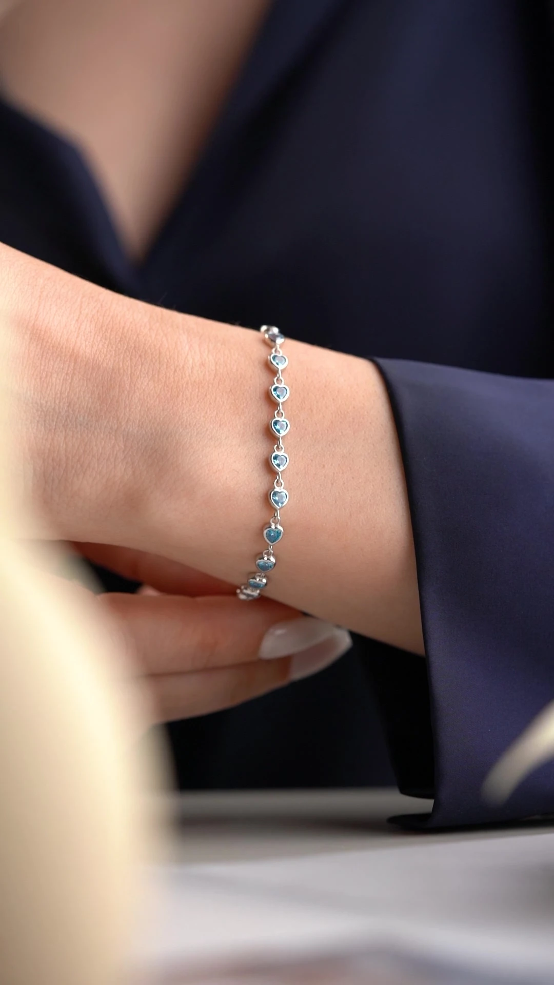 Gümüş Kalpli Aqua Su Yolu Bileklik