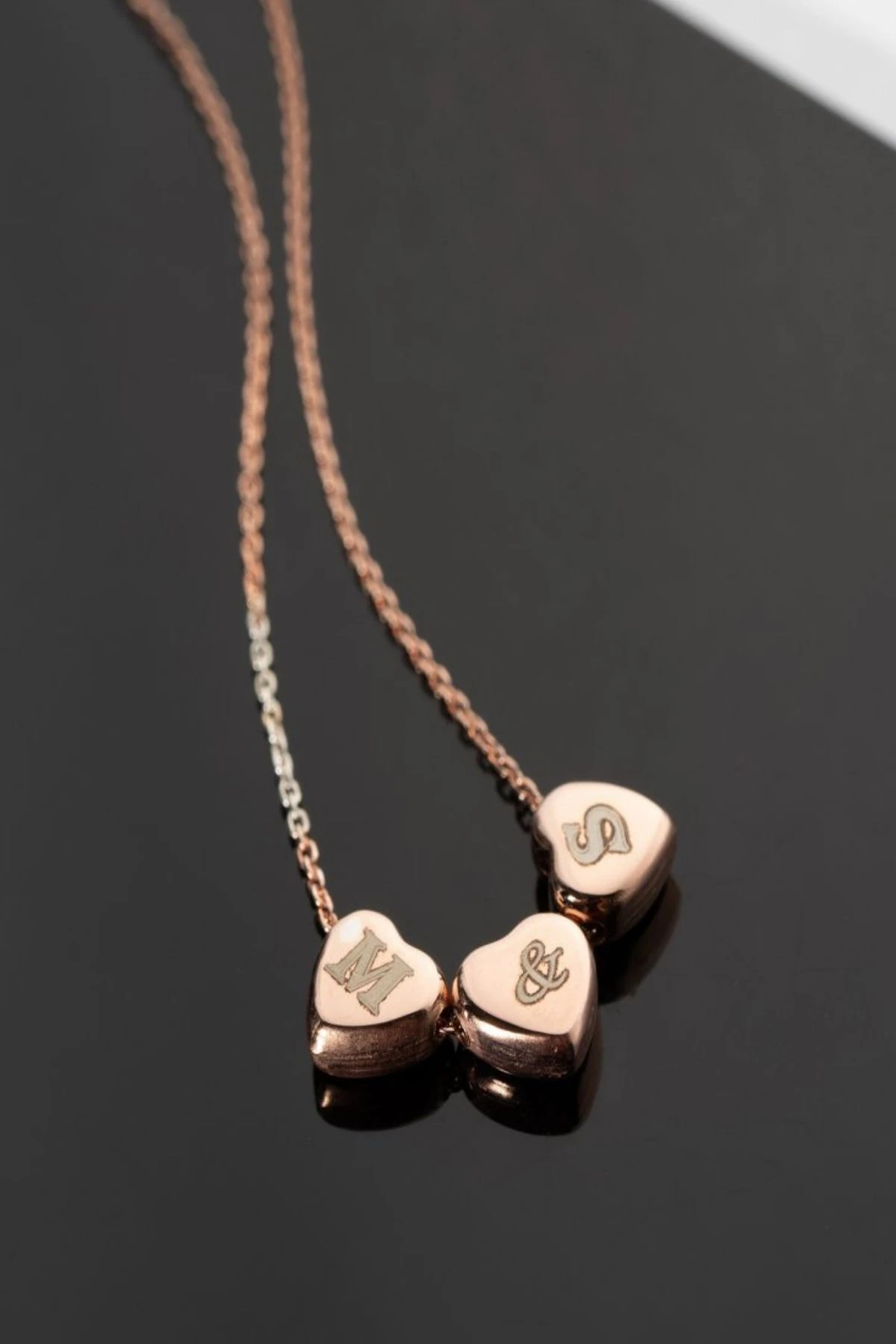 Gümüş Kişiye Özel Harfli Kalpli Kolye