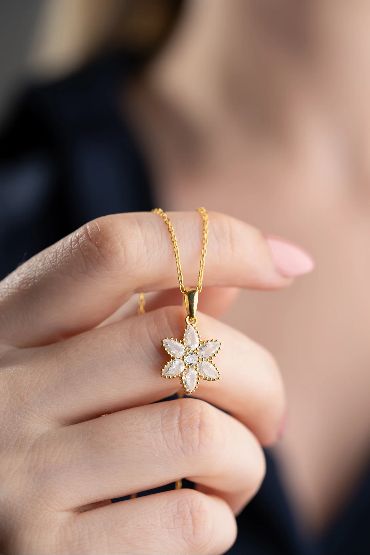 Gümüş Işıklı Kutuda Nergis Çiçeği Kolye