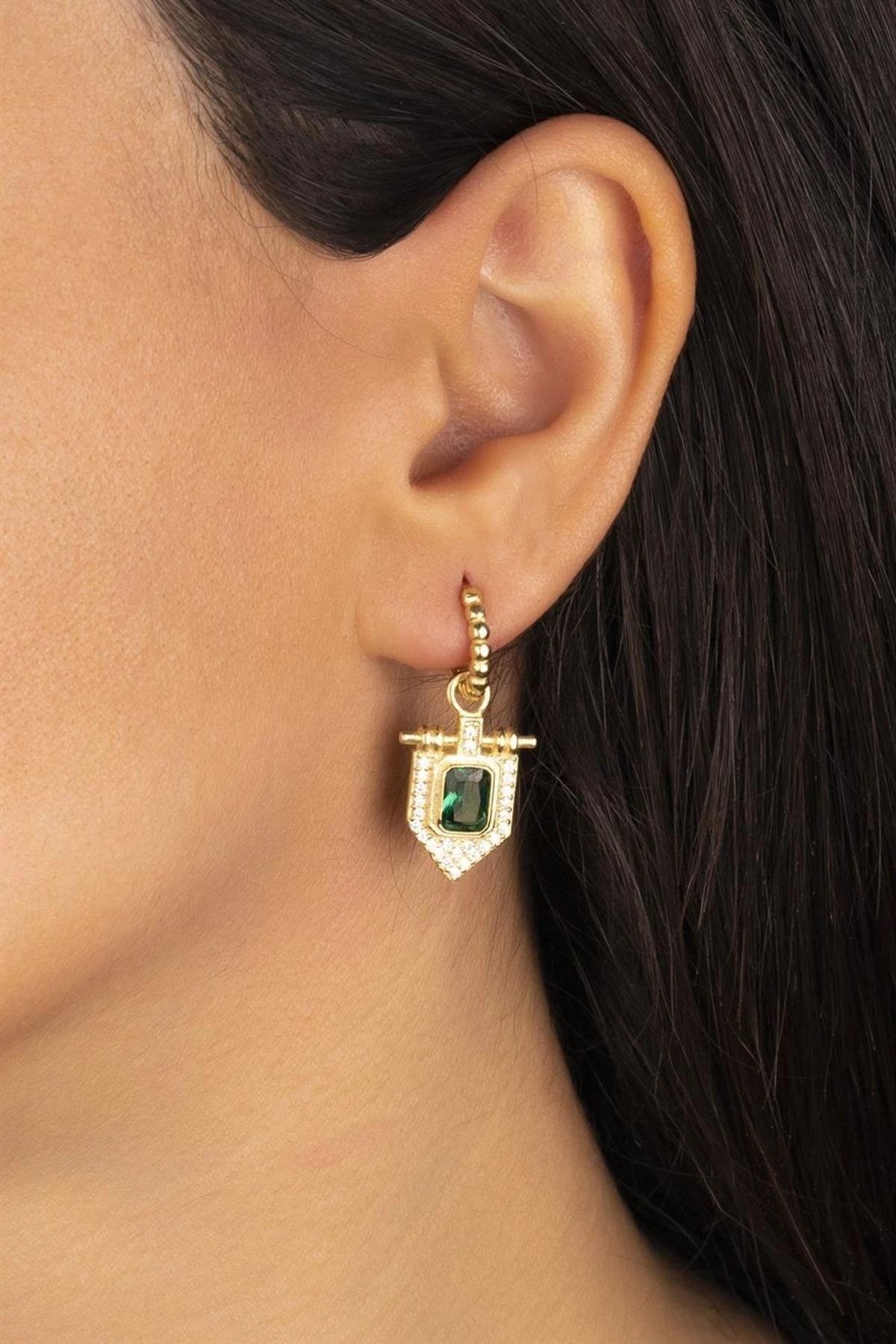 Zümrüt Baget Taşlı Gümüş Küpe