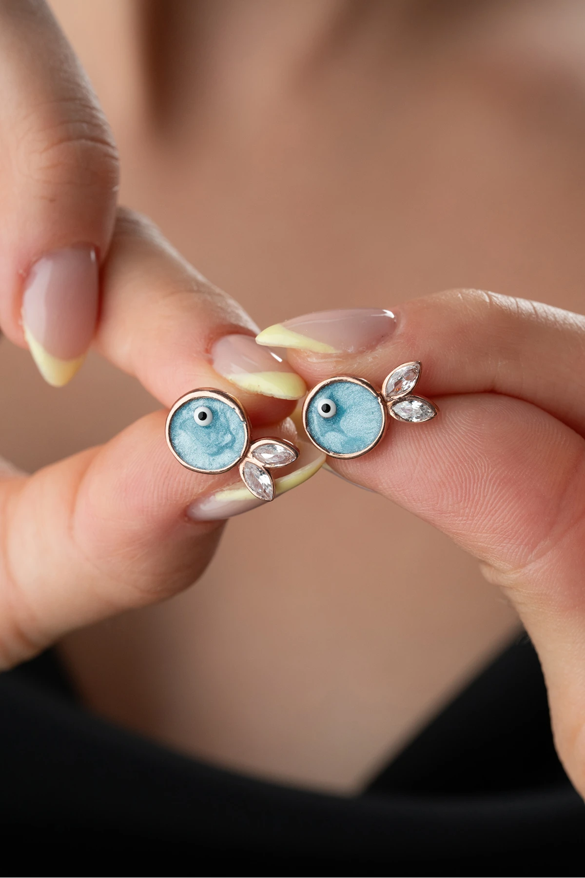 Gümüş Mavi Mineli Balık Küpe