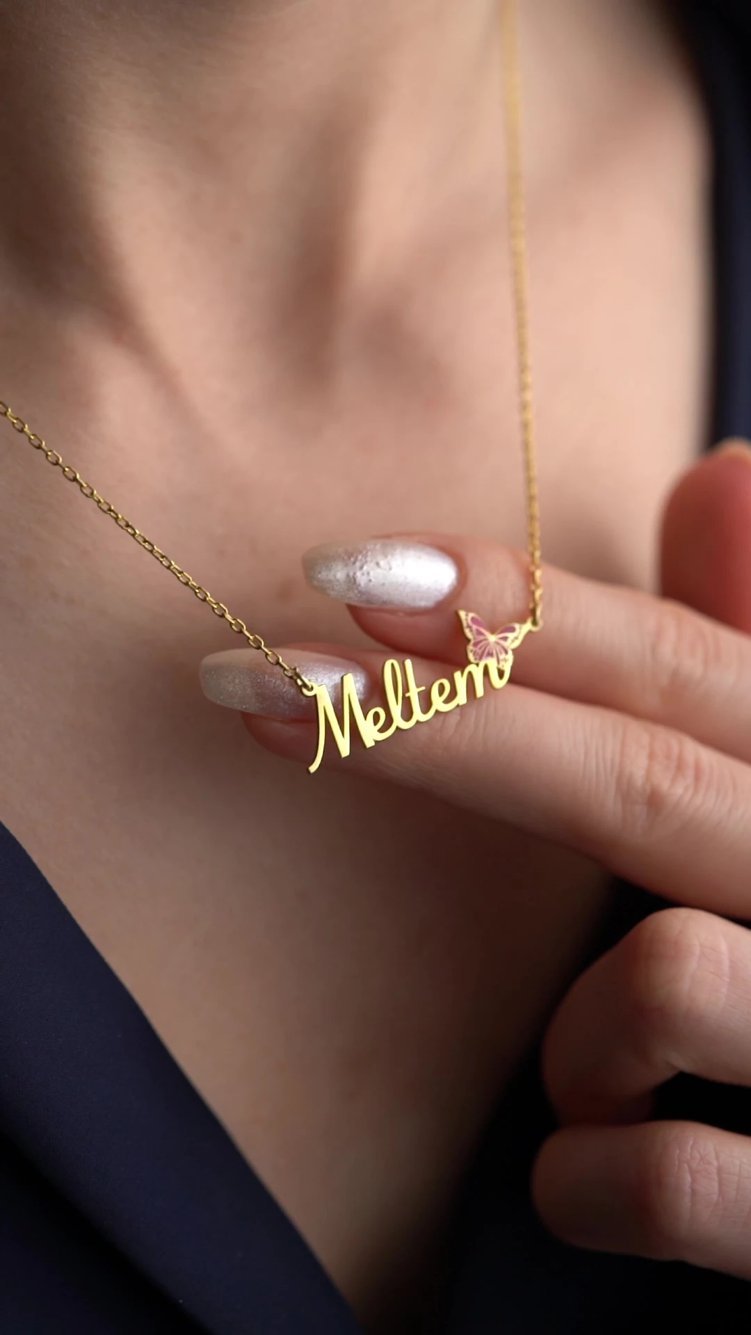 Gümüş İsimli Kelebek Kolye