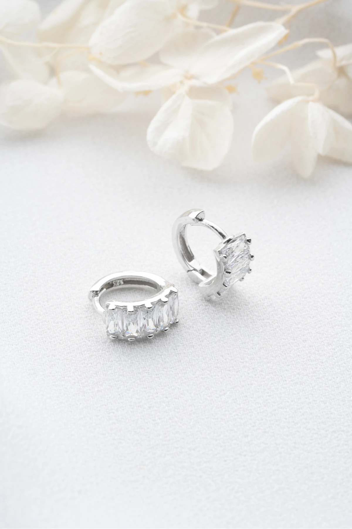 Gümüş Baget Taşlı Halka Küpe