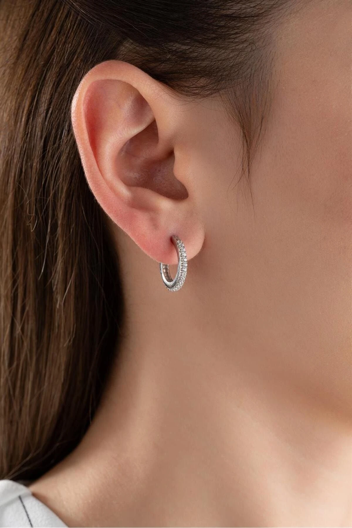 Sıra Taşlı Halka Gümüş Küpe