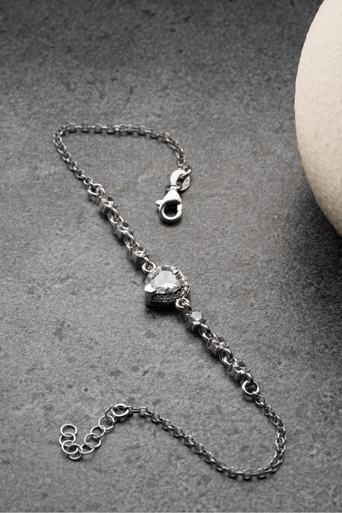 Gümüş Kalpli Model Bileklik