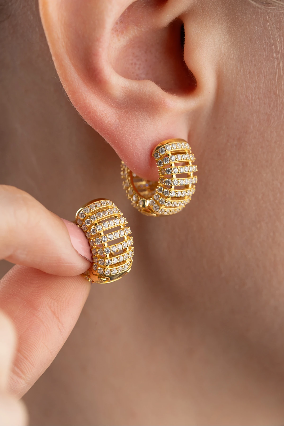 Gümüş Halka Taşlı Küpe