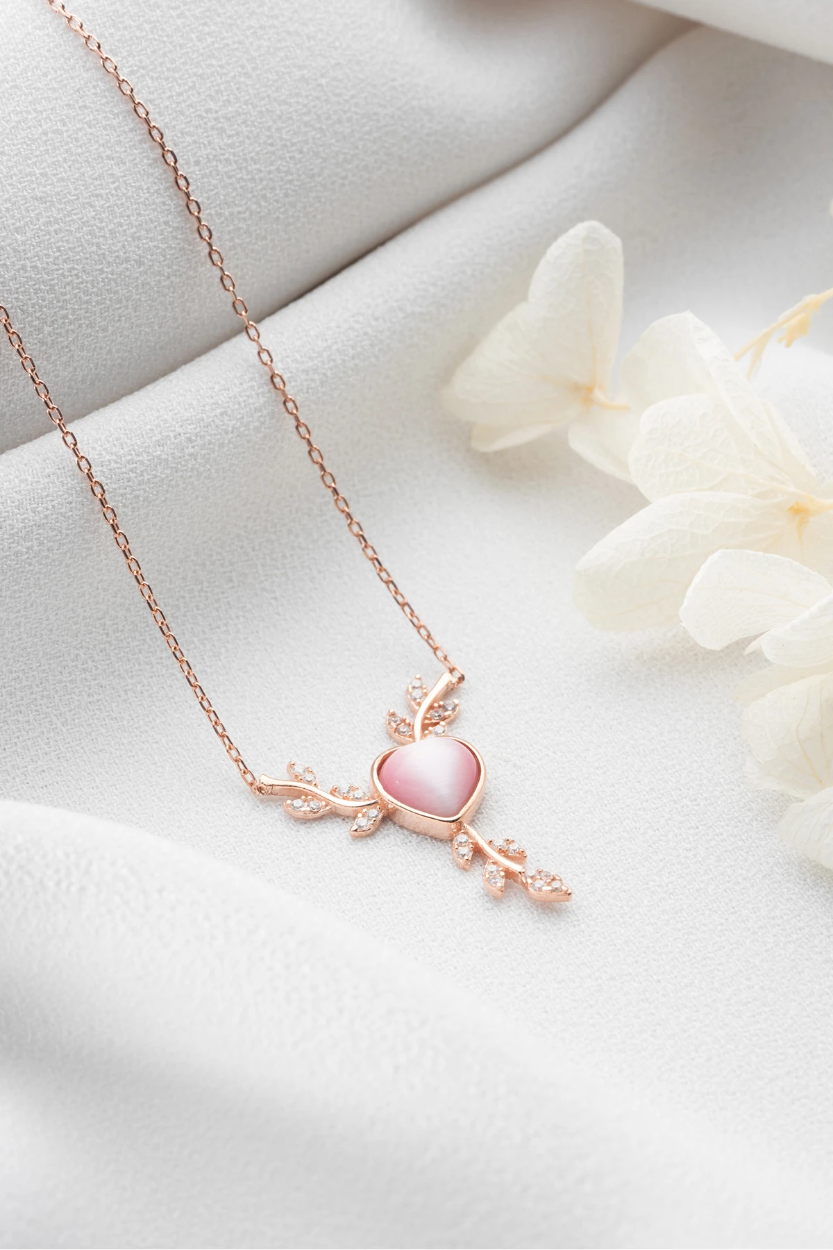 Gümüş Rose Daldaki Kalp Kolye