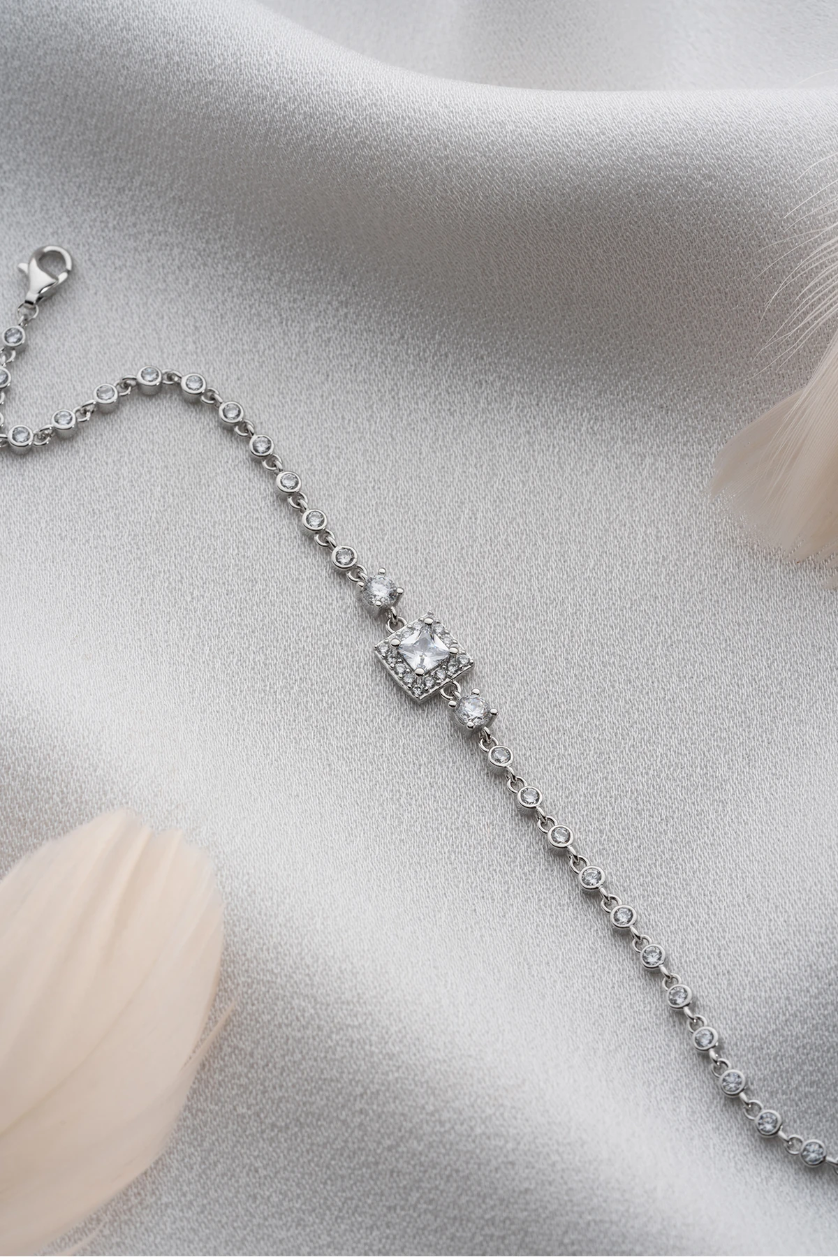 Gümüş Kare Taşlı Su Yolu Bileklik