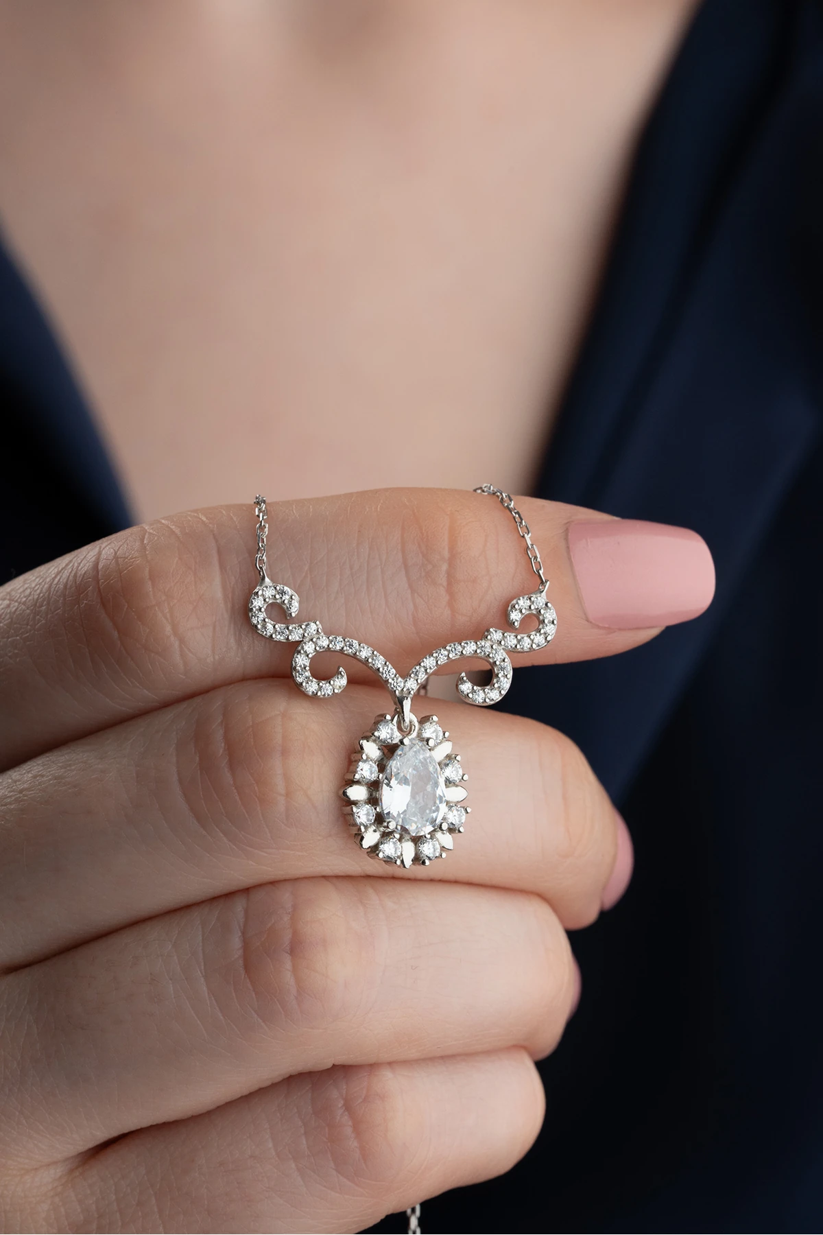 Zümrüt Model Kolye