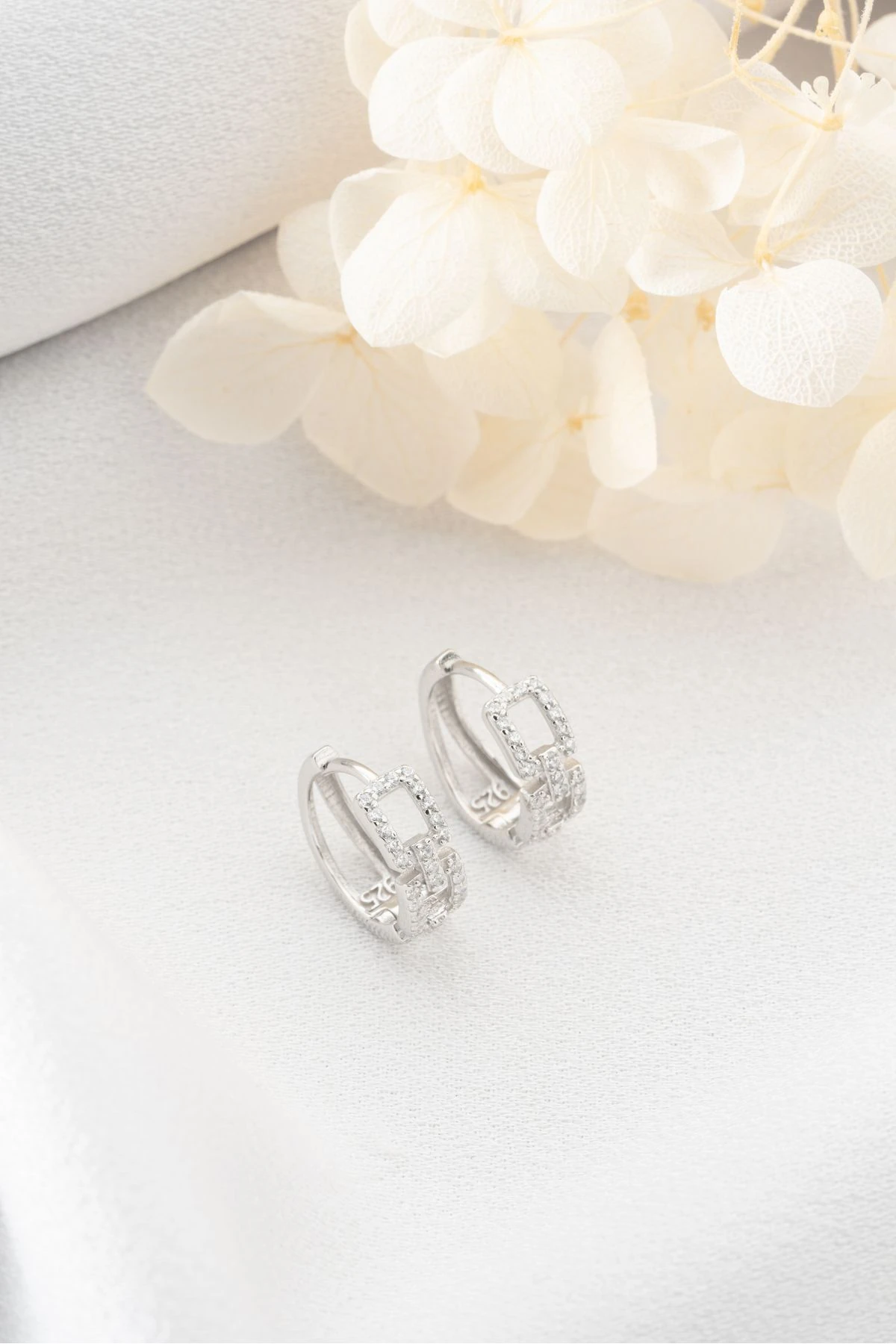 Gümüş Kare Örgü Halka Küpe