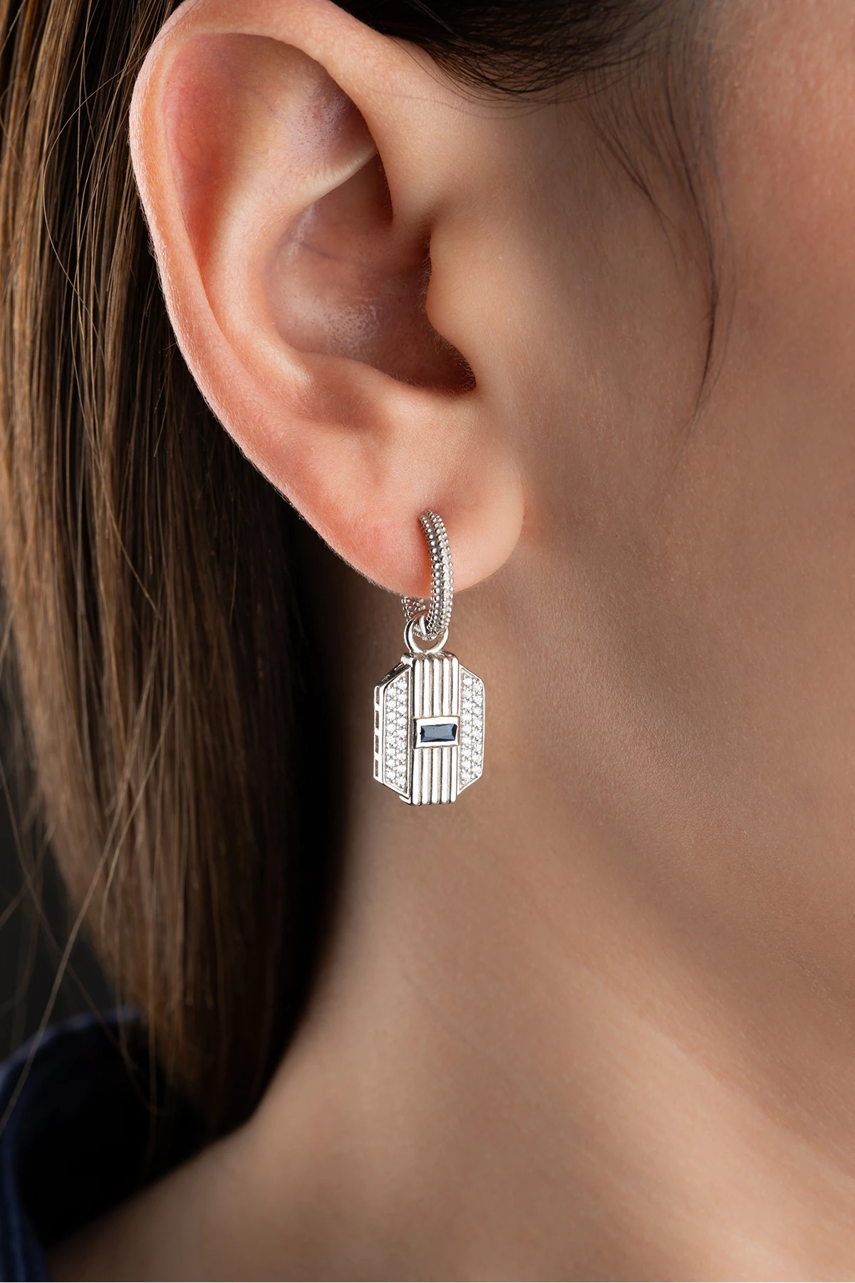 Gümüş Baget Taşlı Sallantılı Küpe