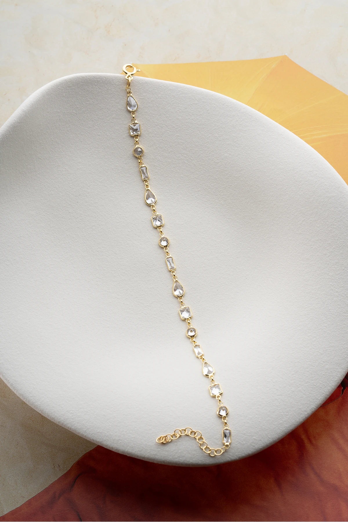 Gümüş Sıralı Beyaz Taşlı Bileklik