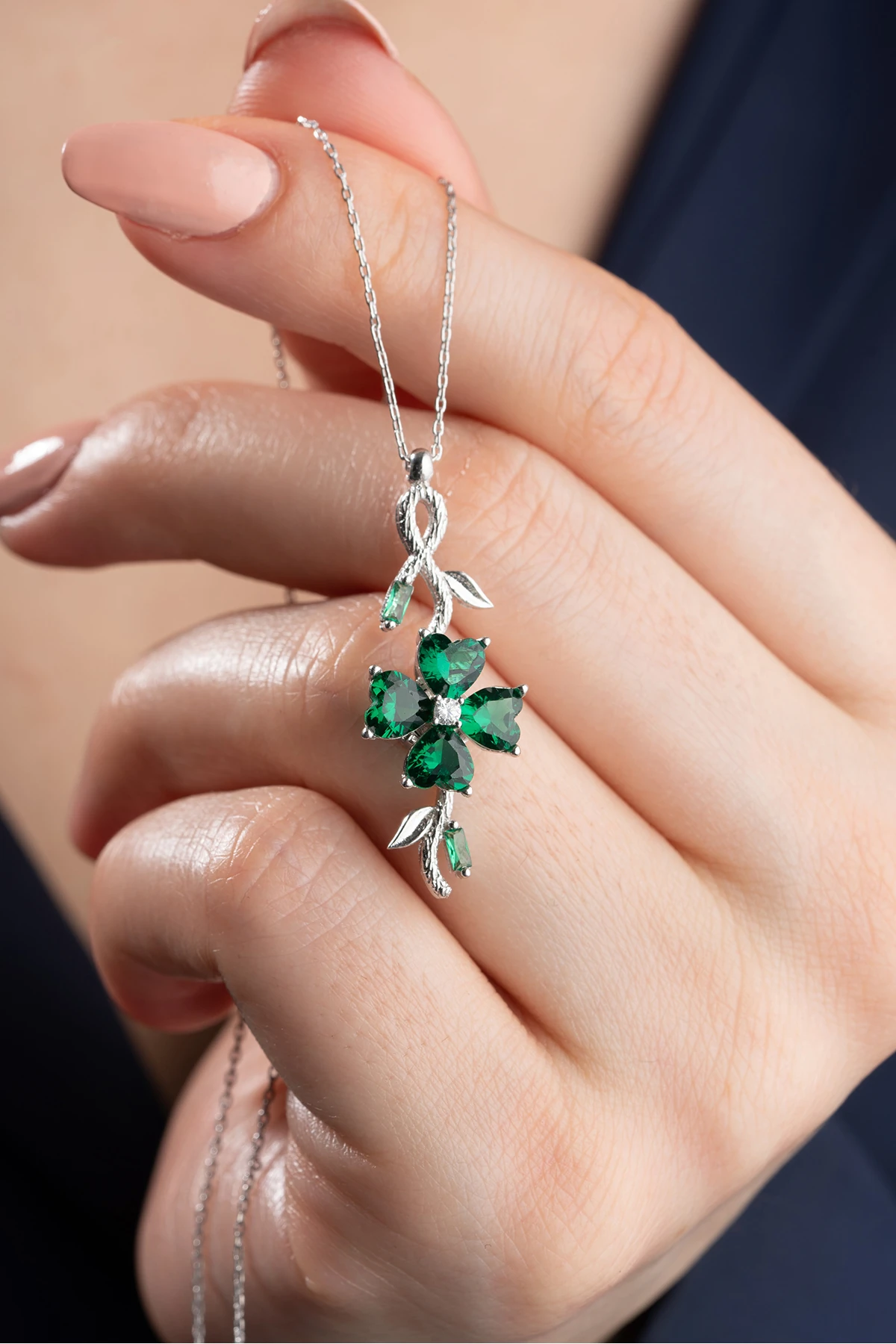 Gümüş Dönen Çiçek Kolye