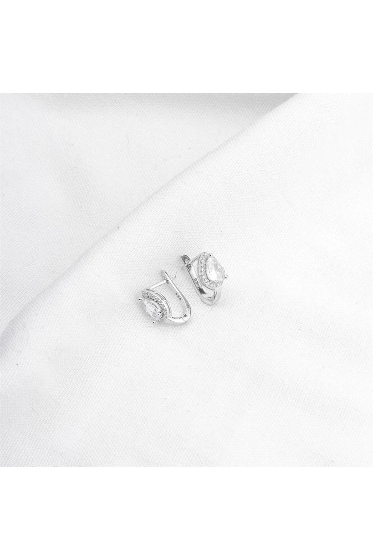 Gümüş Beyaz Taşlı Damla Takı Seti