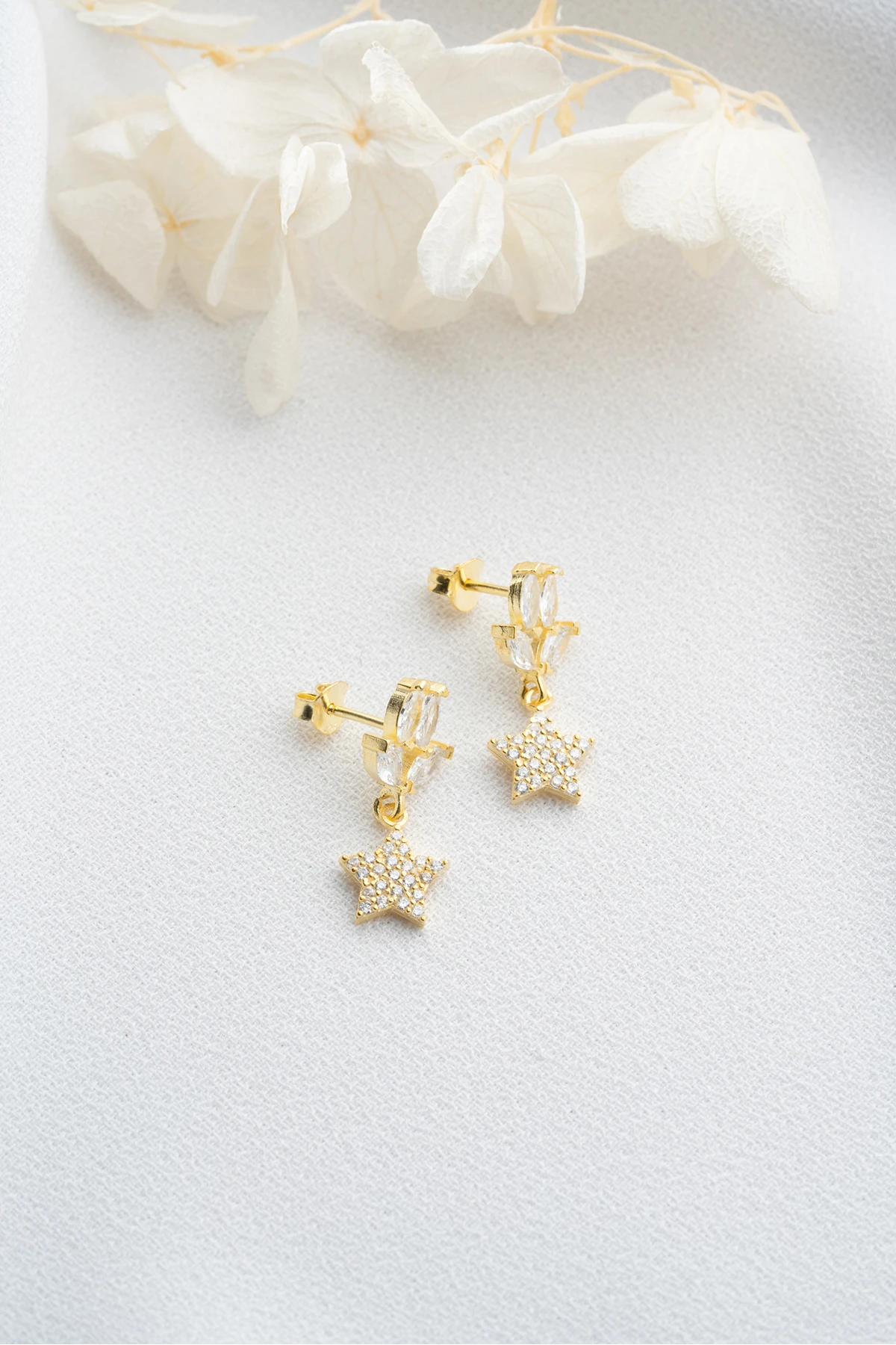 Gümüş Sallantılı Yıldız Küpe