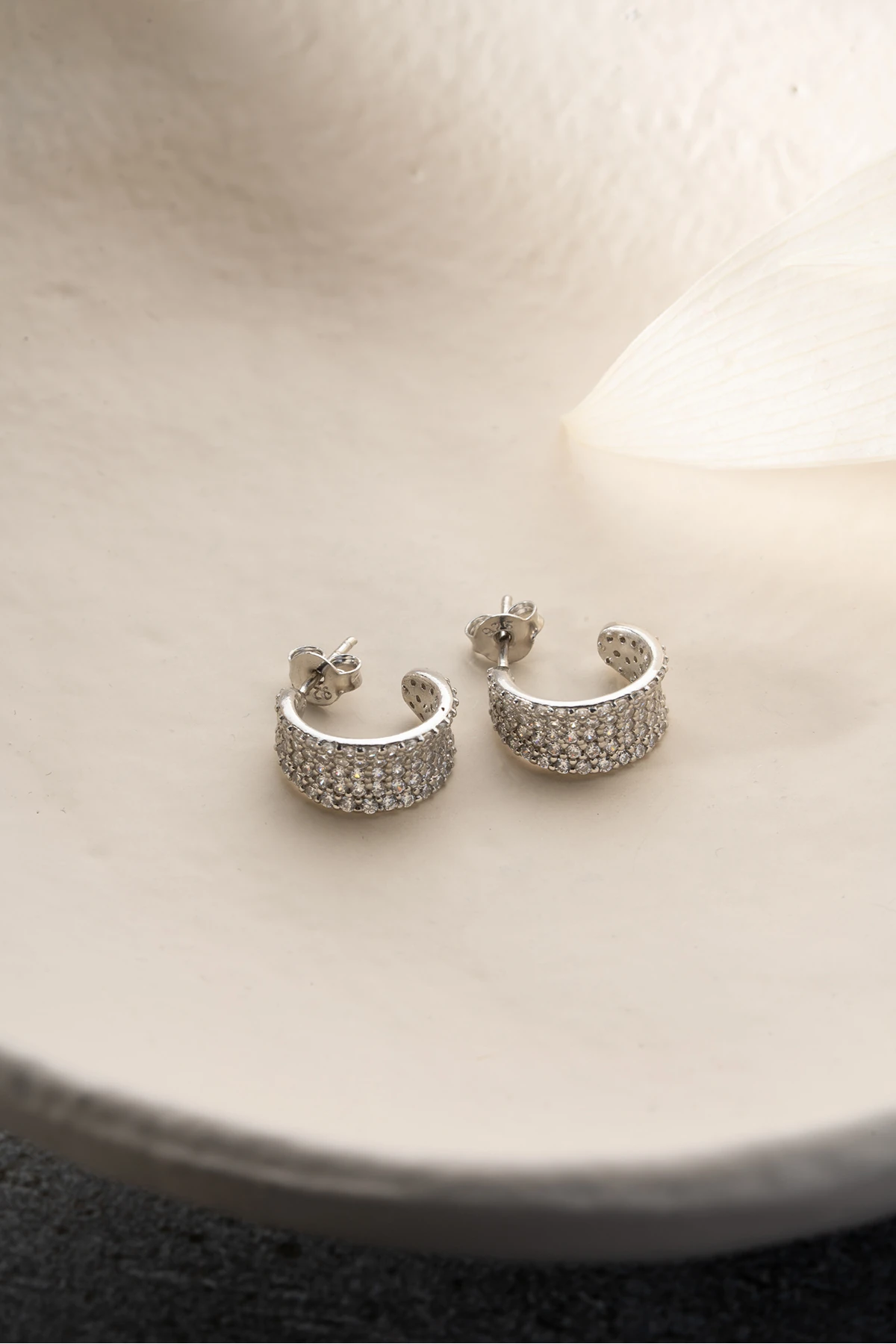 Gümüş Taşlı Halka Küpe