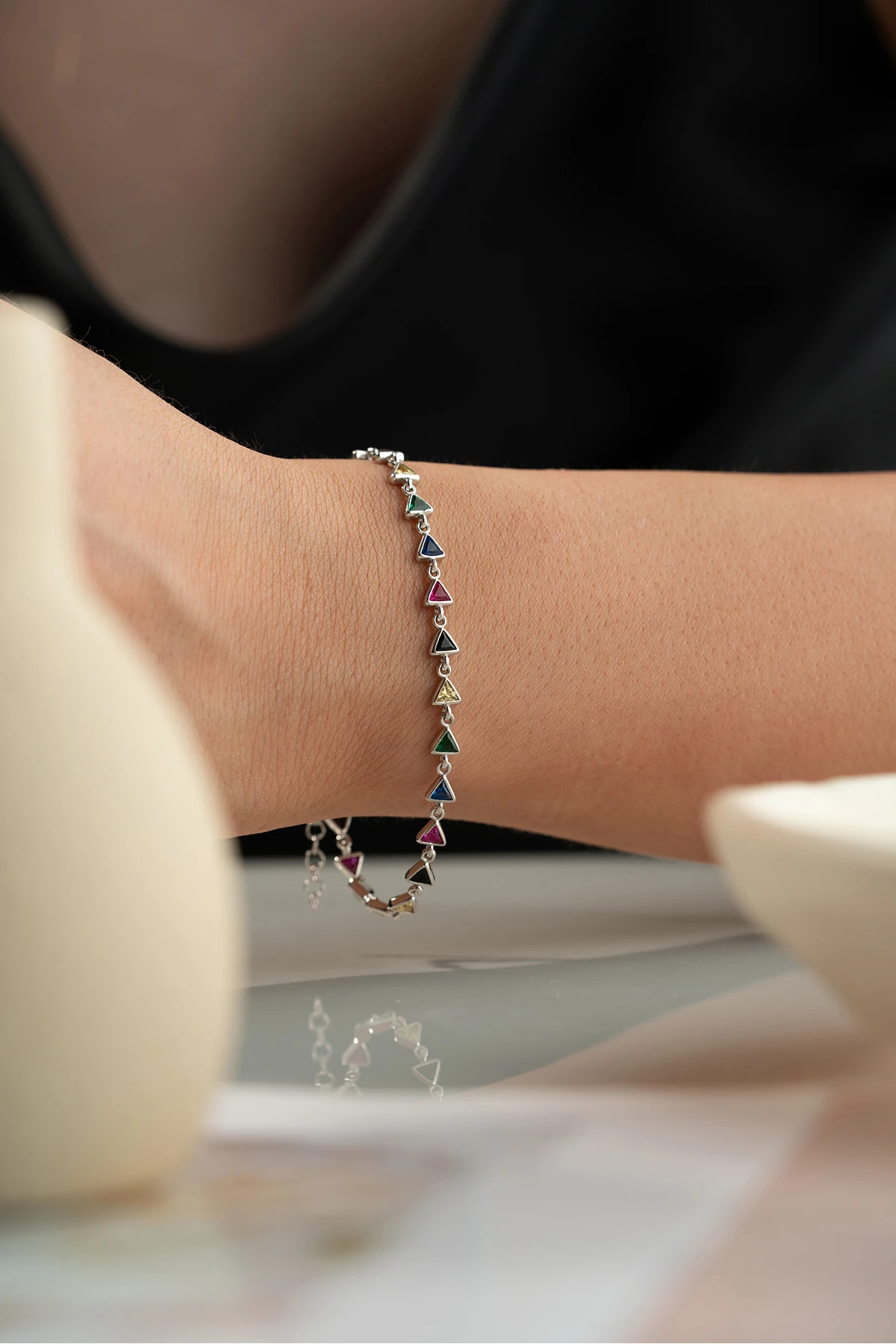 Gümüş Renkli Taşlı Trend Bileklik