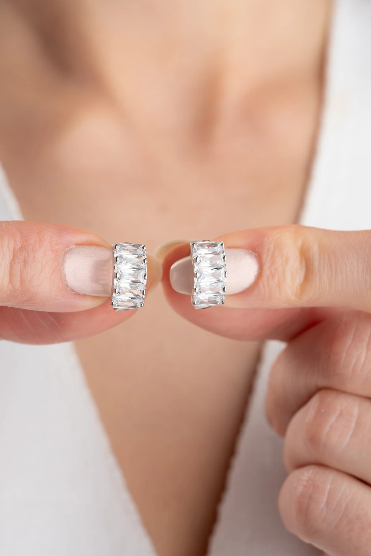 Gümüş Baget Taşlı Halka Küpe