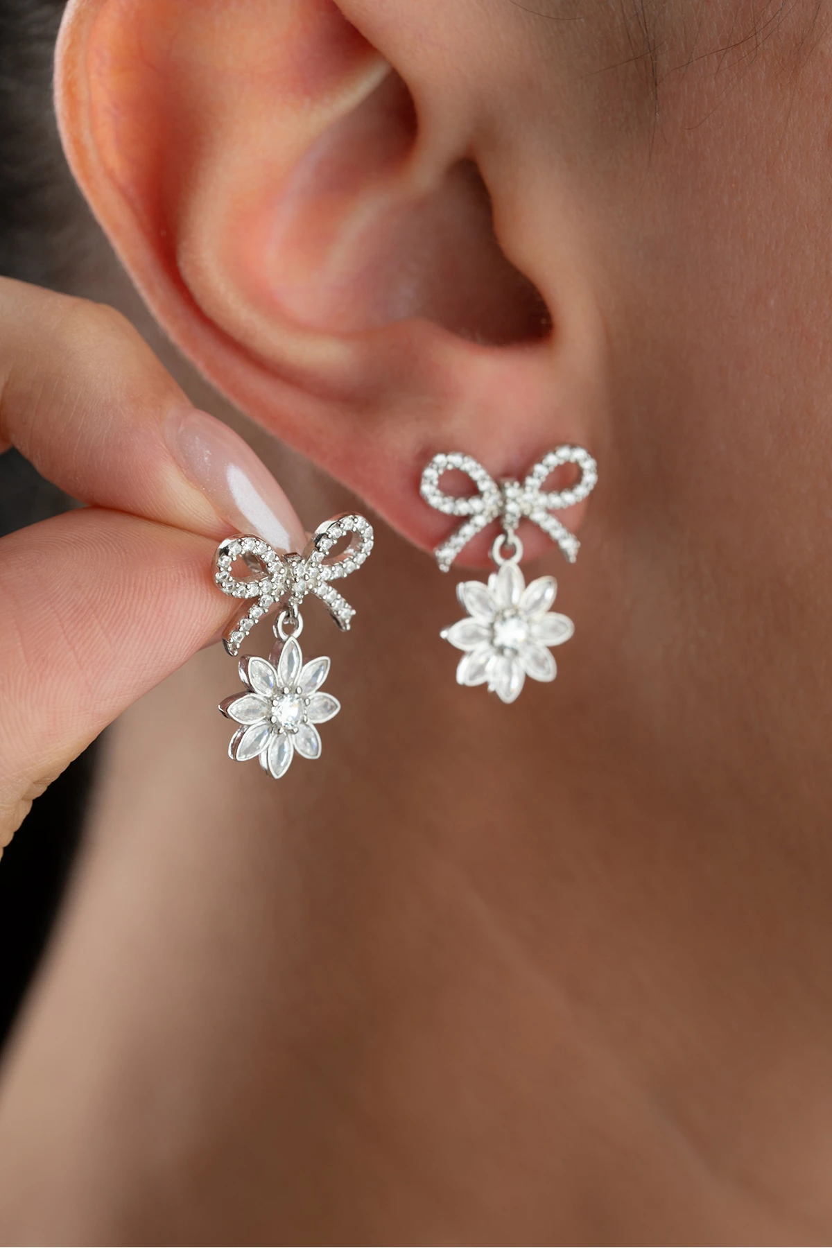 Gümüş Fiyonklu Çiçek Küpe