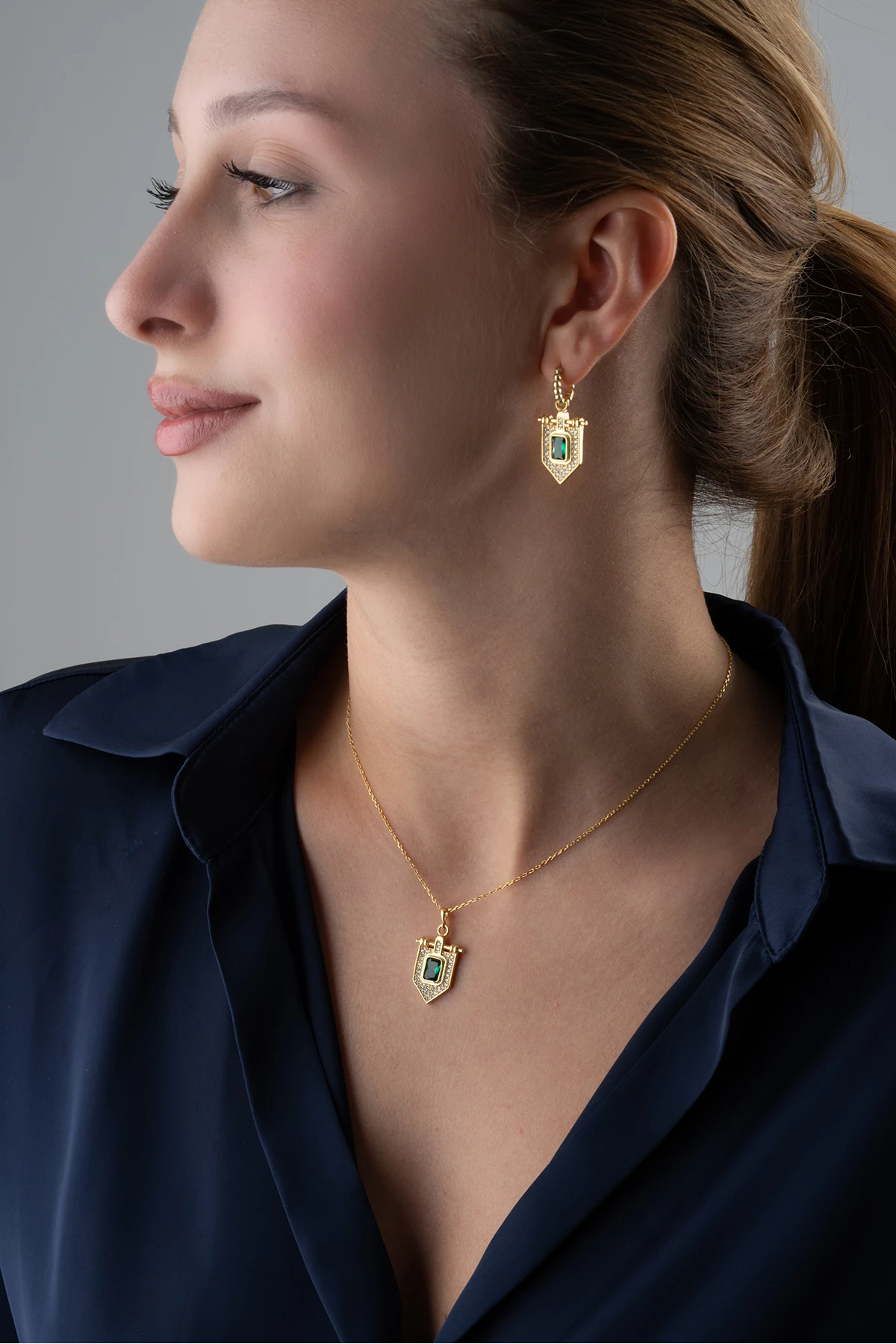 Gümüş Yeşil Taşlı Trend Takı (Kolye-Küpe) Seti