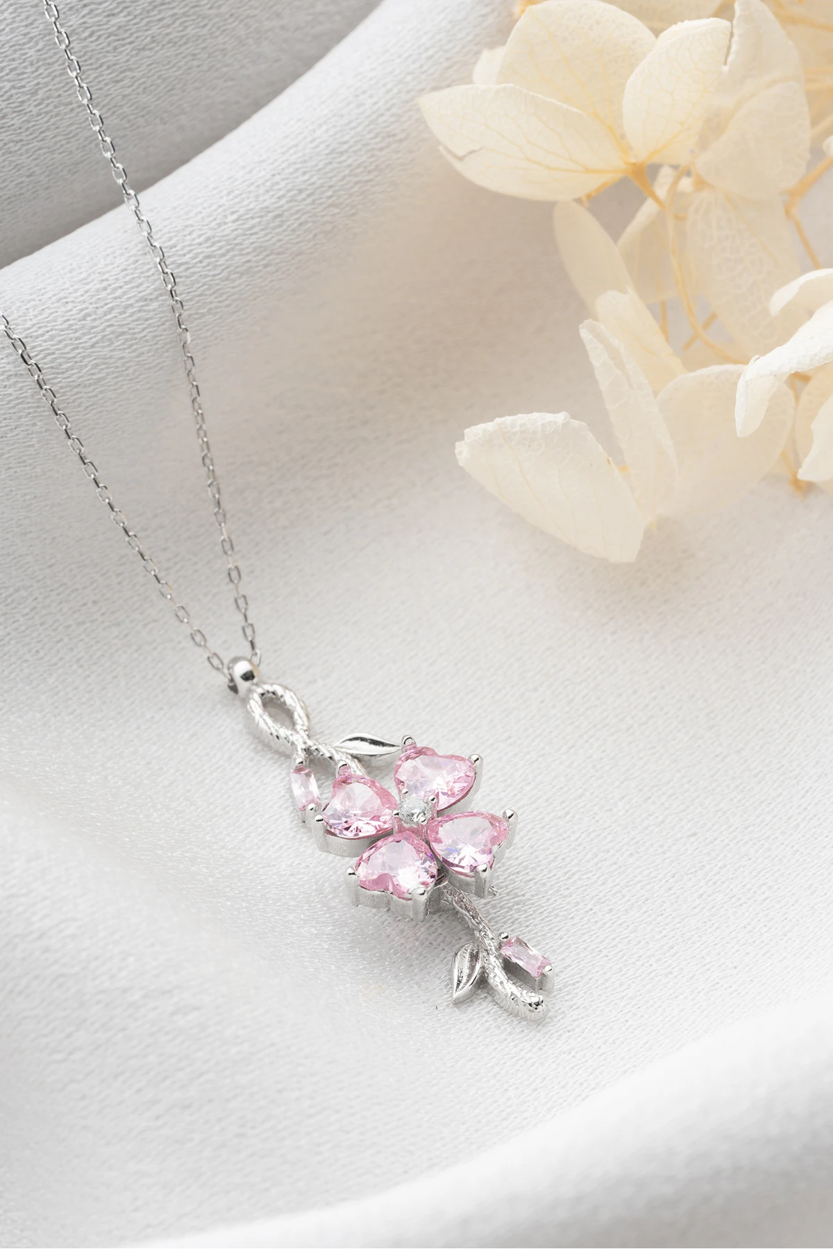 Gümüş Dönen Çiçek Kolye