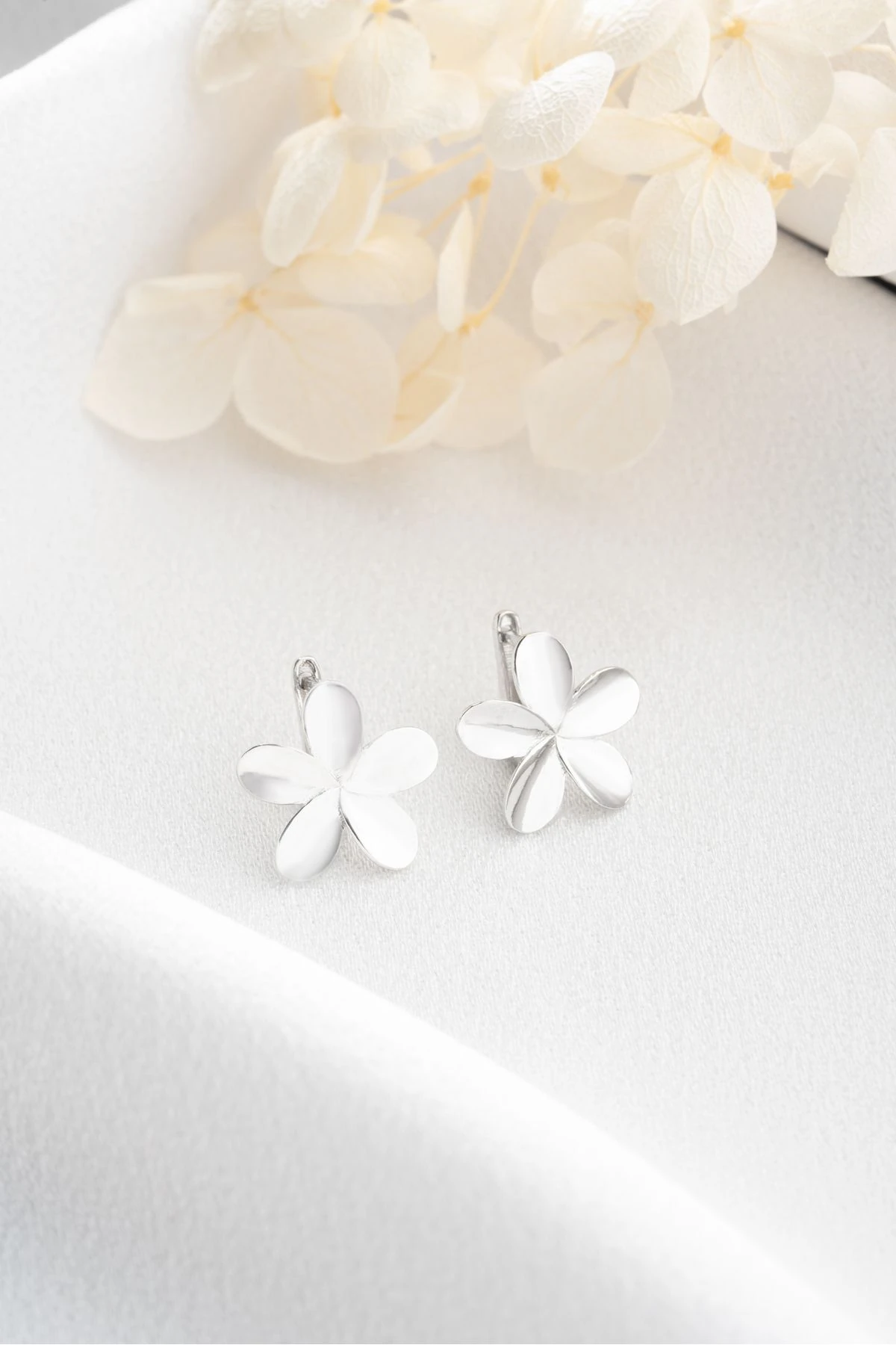 Gümüş Çiçek Küpe