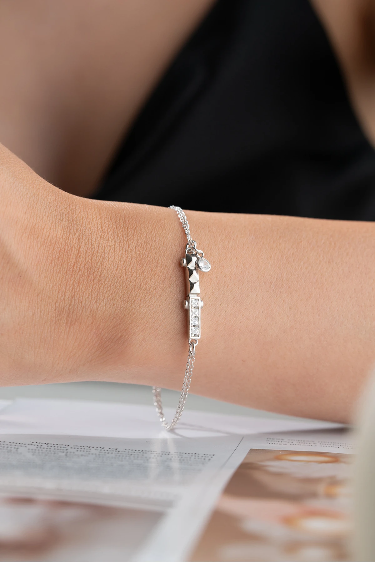 Gümüş Beyaz Baget Taşlı Bileklik