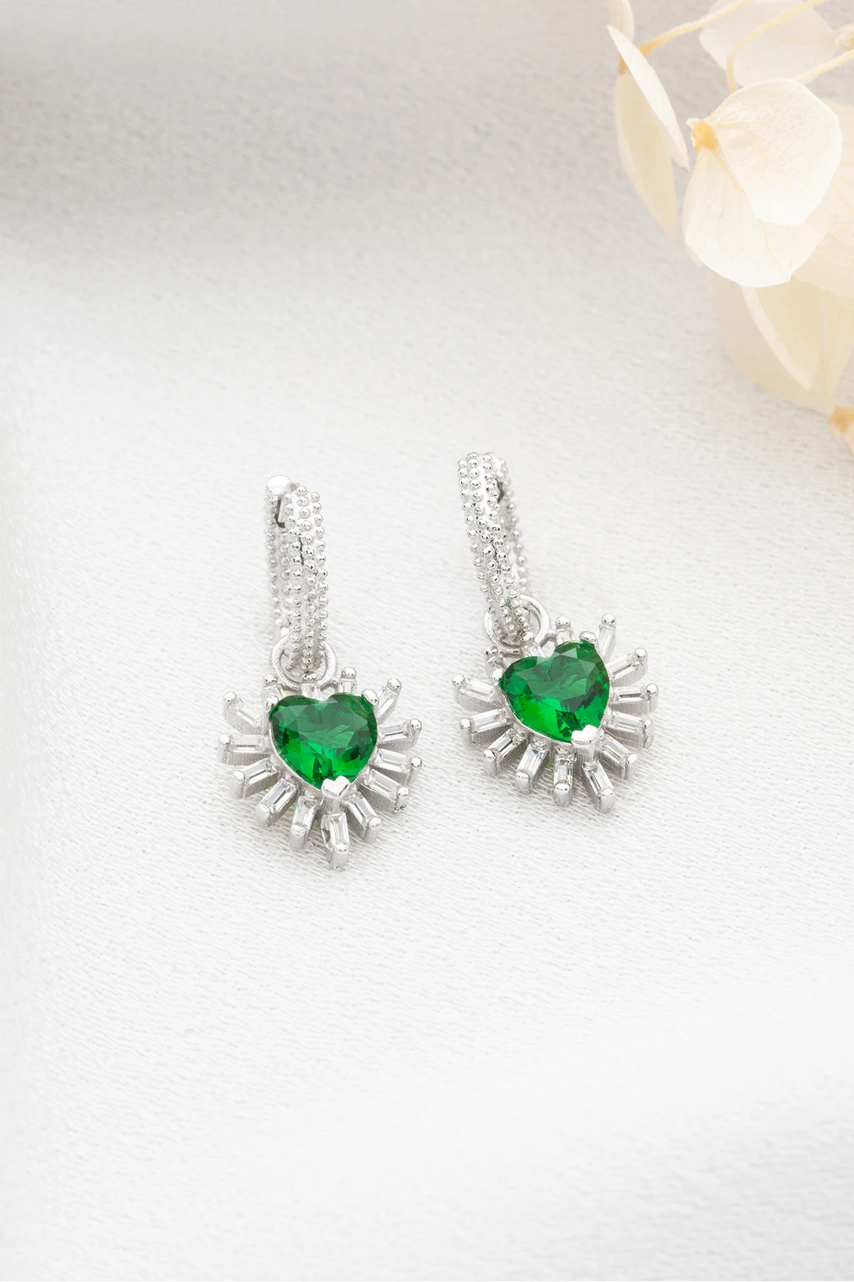 Gümüş Baget Taşlı Kalp Küpe