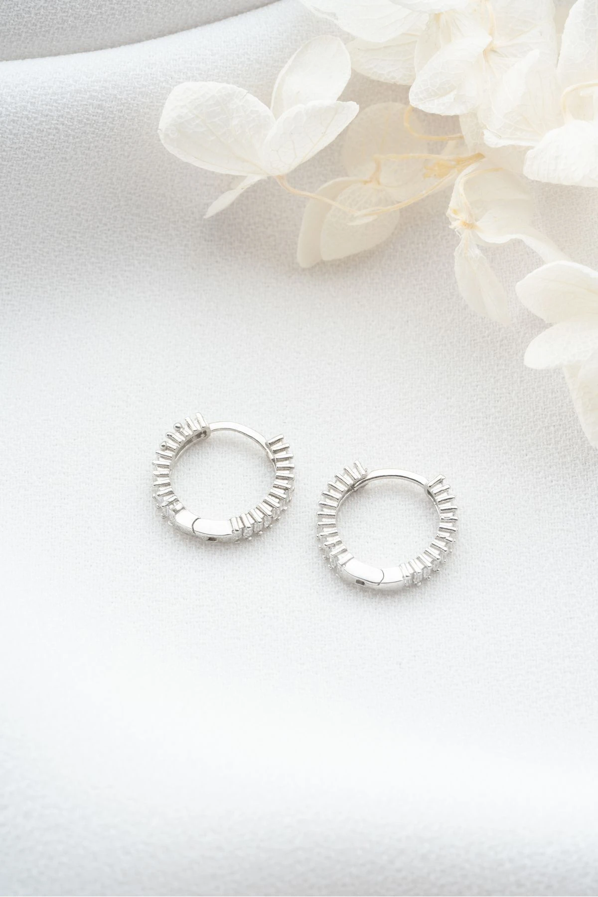 Gümüş Baget Taşlı Halka Küpe