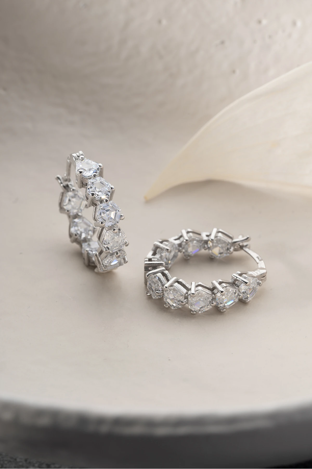 Gümüş Taşlı Halka Küpe