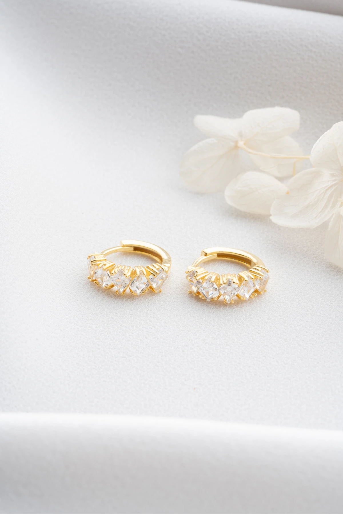 Gümüş Zirkon Taşlı Halka Küpe