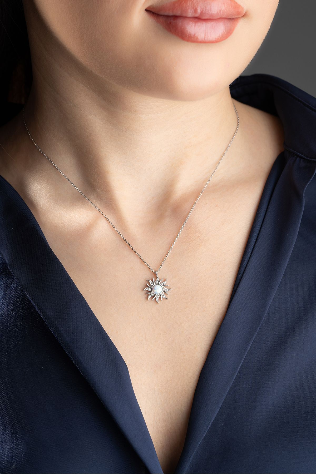 Opal Taşlı Güneş Gümüş Kolye