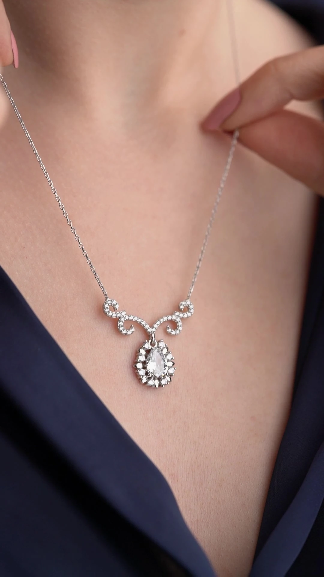 Zümrüt Model Kolye