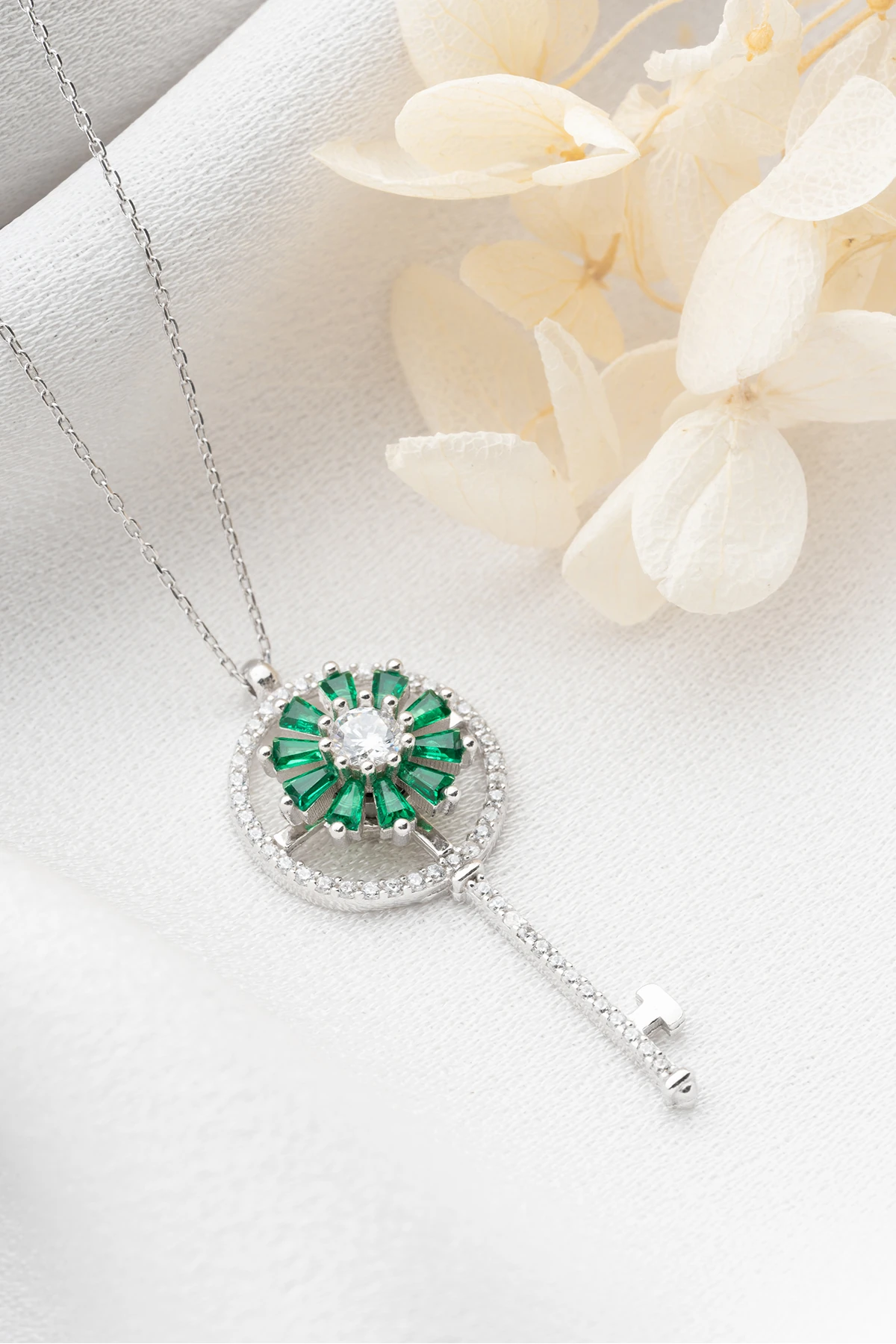 Gümüş Zirkon Taşlı Anahtar Kolye