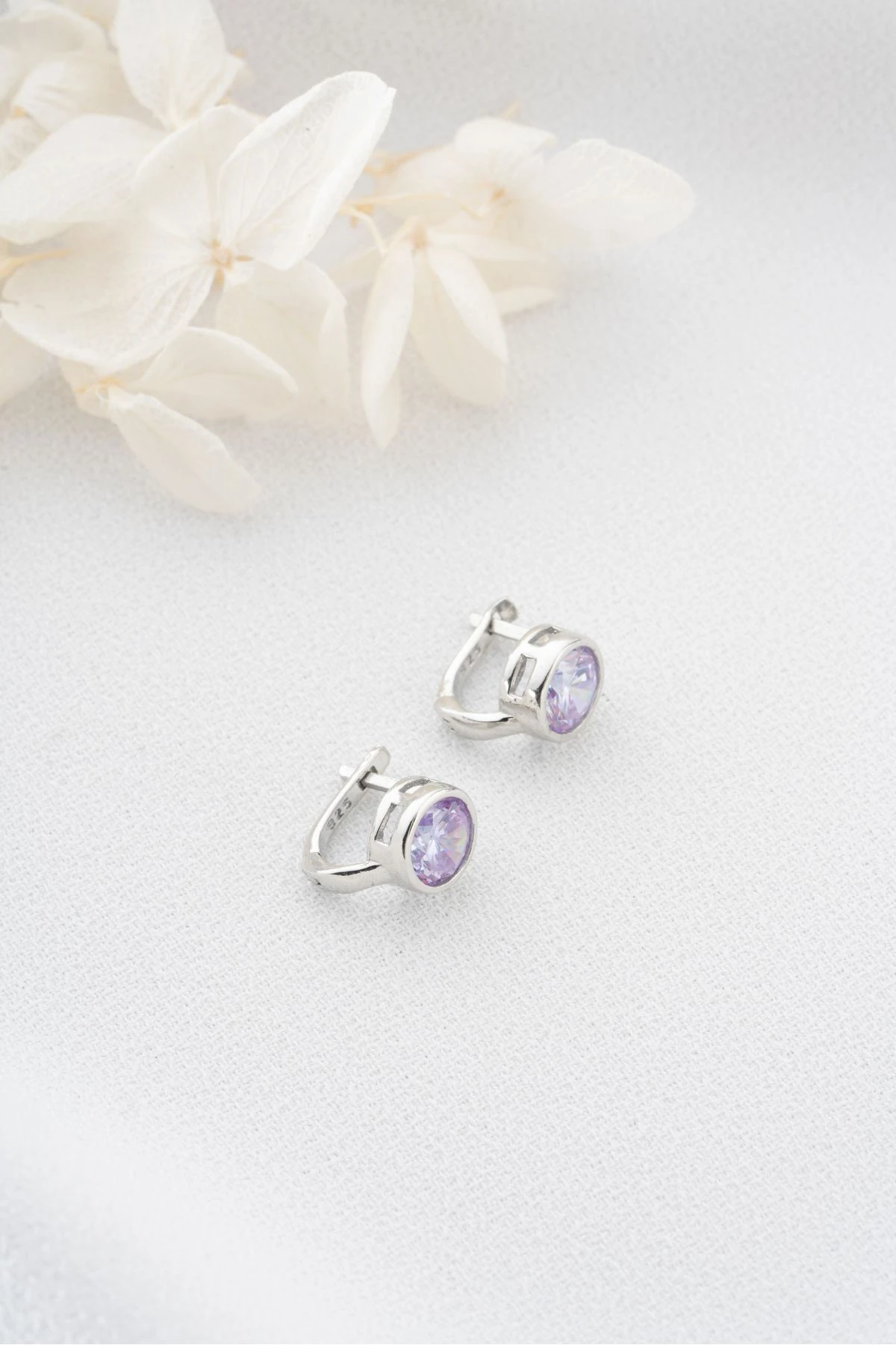 Gümüş Yuvarlak Lila Minik Küpe